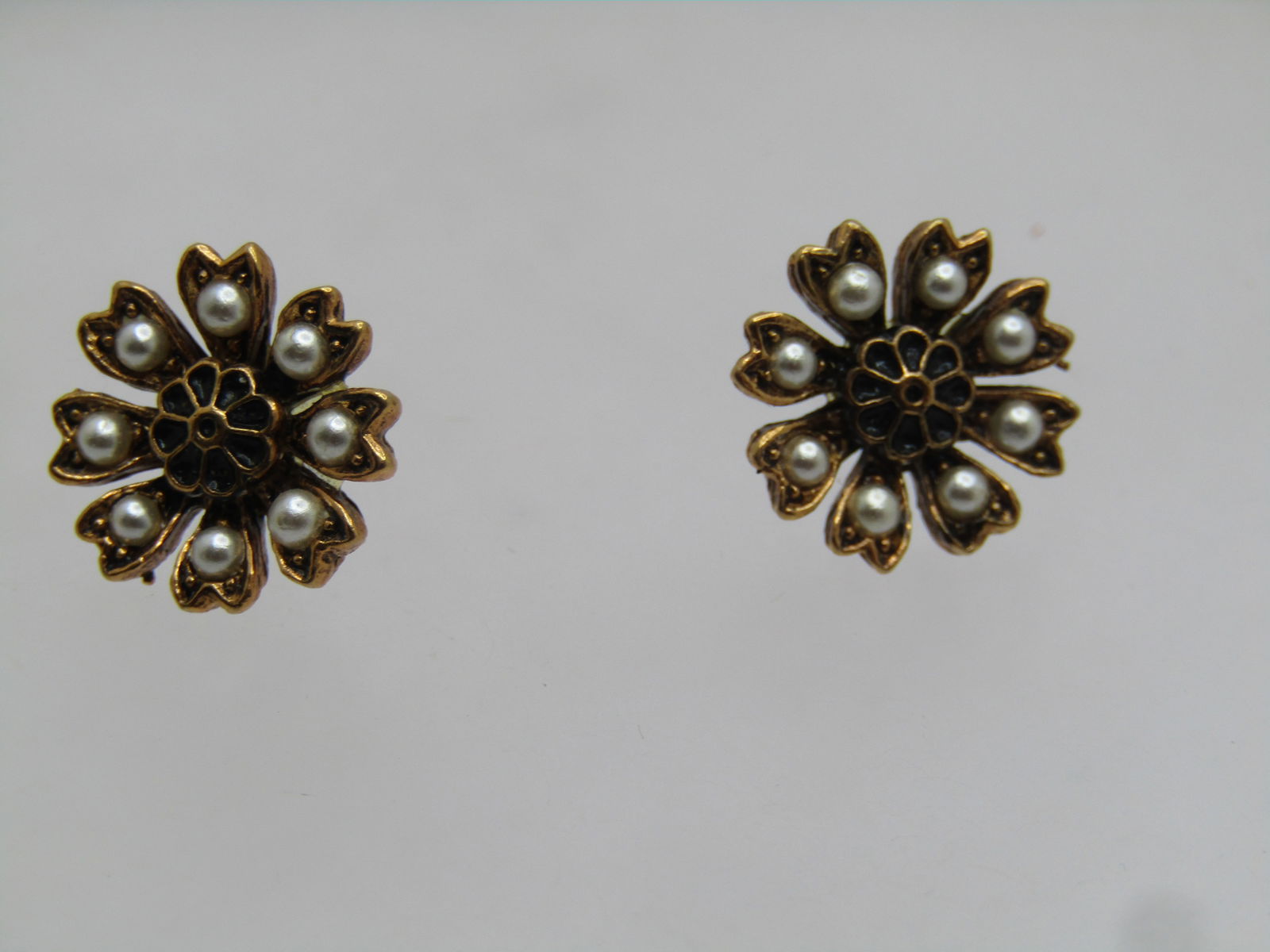 Vintage Faux Pearl Enameled Floral Earrings, in Albert Weiss Hinged Box, 1940's-1960's: Vintage Faux Pearl Enameled Floral Earrings, in Albert Weiss Hinged Box, 1940's-1960's. Unknown if they are unsigned Weiss or if the box was just repurposed. The earrings are gold tone with seed