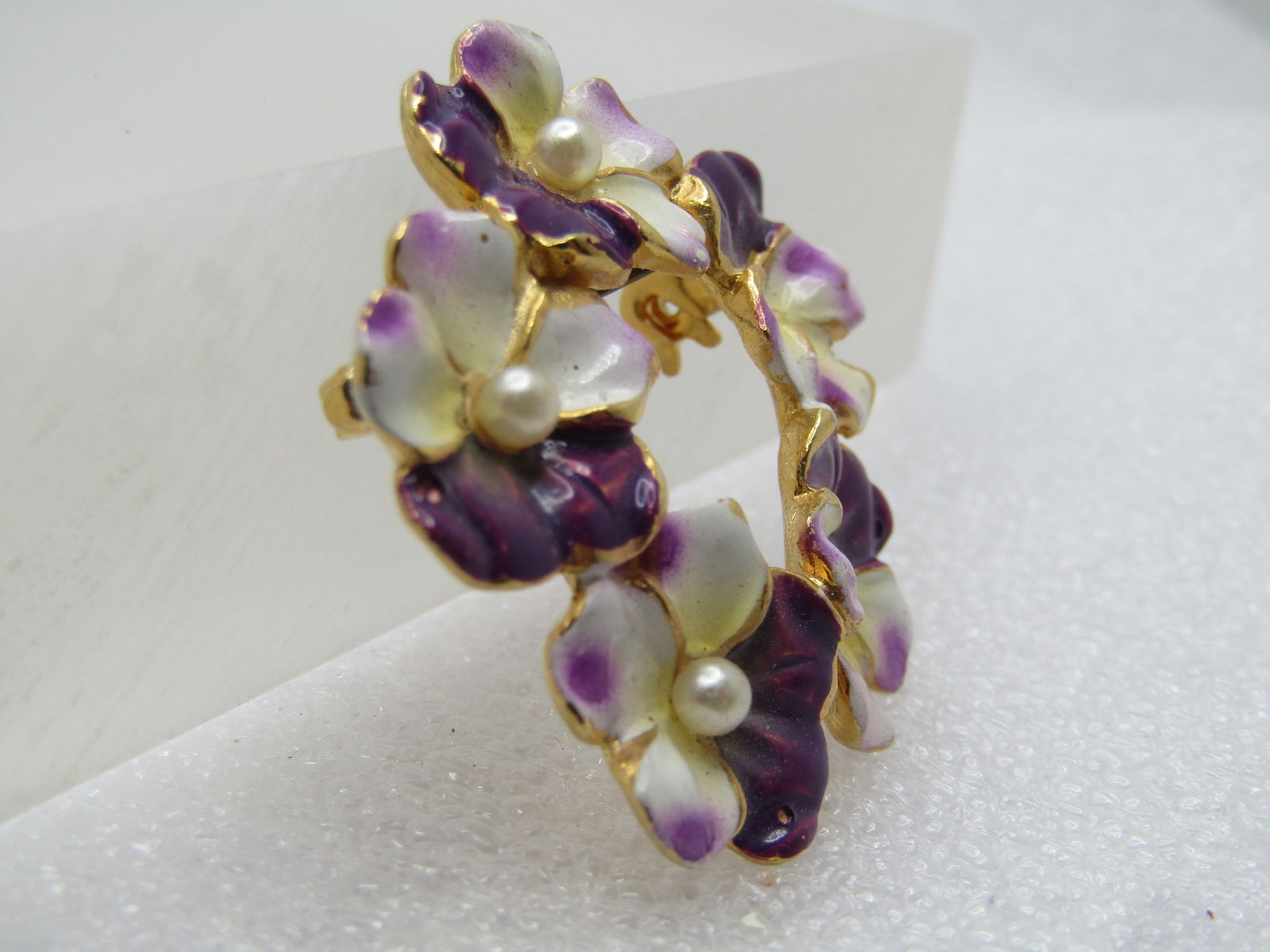 Vintage Enameled Violets Circle Brooch, Faux Pearl Centers, 1960's - 3