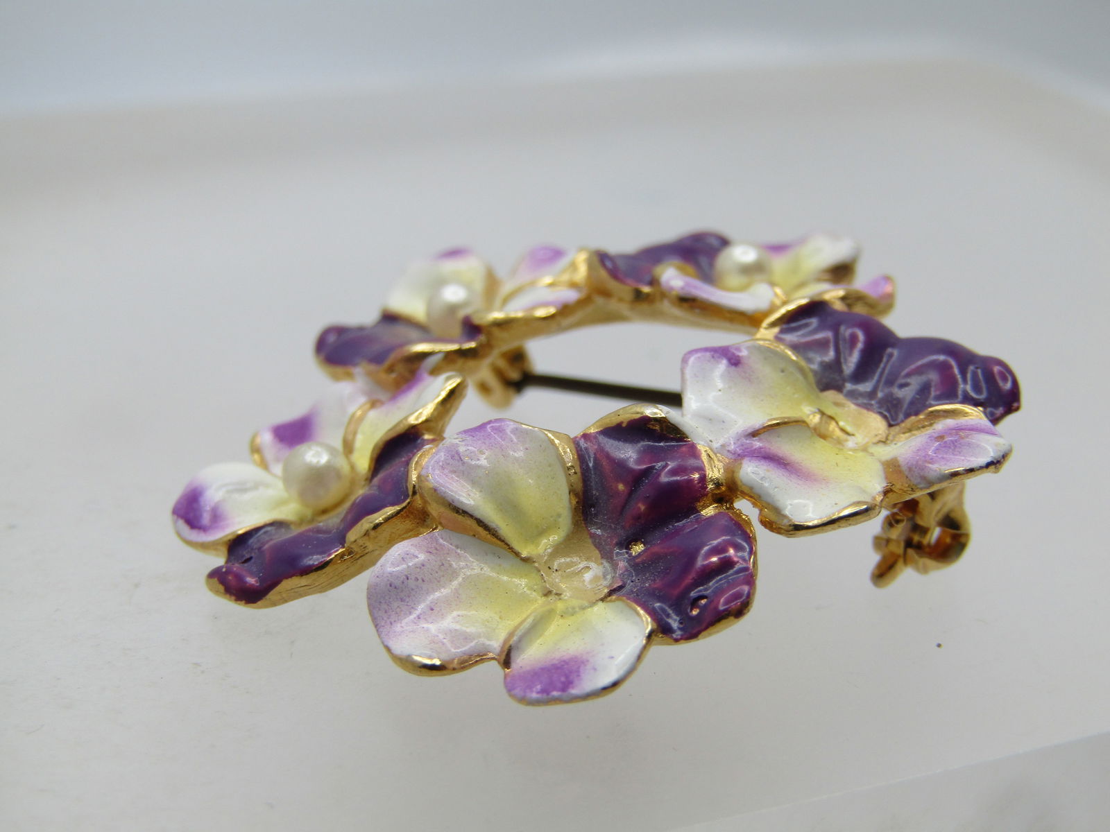 Vintage Enameled Violets Circle Brooch, Faux Pearl Centers, 1960's - 5