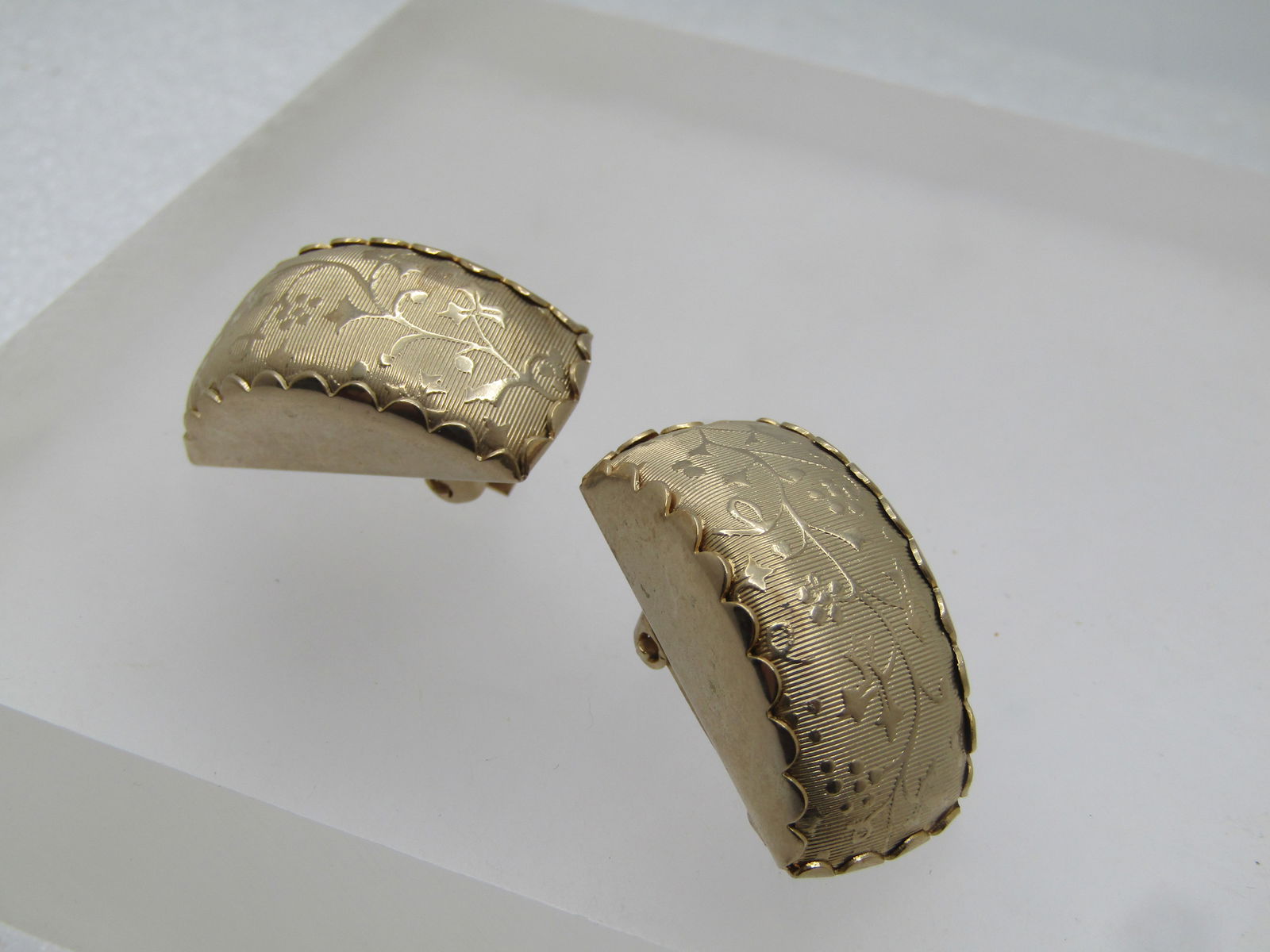 Vintage Floral Raised Curved Clip Earrings, 1960's - 3