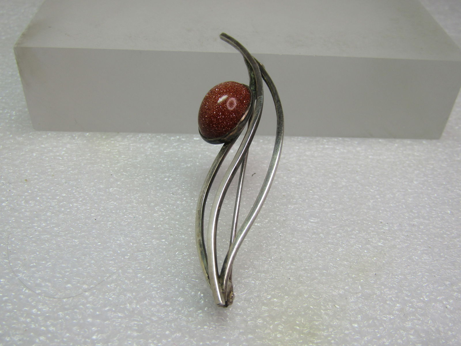 Vintage Gold Stone Leaf Brooch, Modernist, Granit & Co, Finland, 1960's, Trombone Clasp.: Vintage Gold Stone Leaf Brooch, Modernist, Granit & Co, Finland, 1960's. Born in 1930 in Helsinki, Erik Granit was only twenty-four years old when he founded his own company and opened his store in