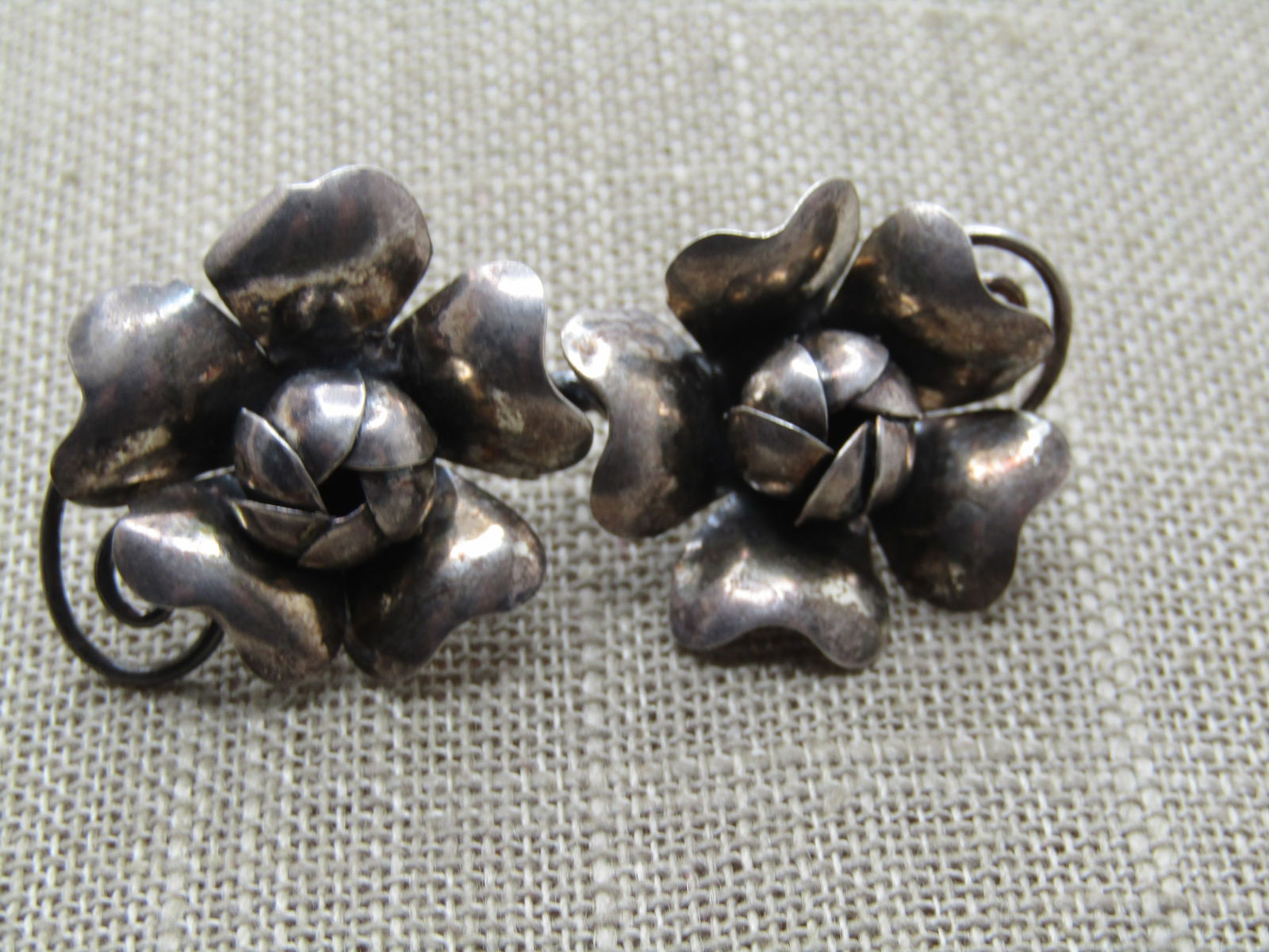 Vintage Sterling Double Flower Blossom Brooch, Mid-Century: Vintage Sterling Double Flower Blossom Brooch, Mid-Century. This tests as sterling and the weight is appx. 5.93 gr. It has scrolled vines. It is appx. 2" wide by 1" tall. Locking clasp. It is