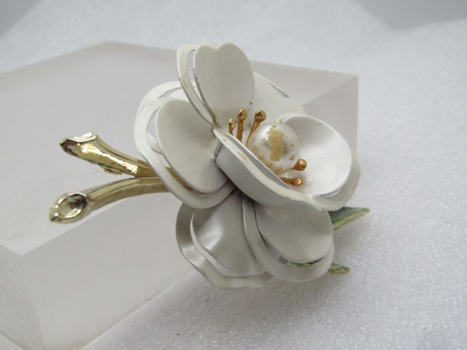 Vintage Enameled White Magnolia/Gardenia Brooch, 1960's - 3
