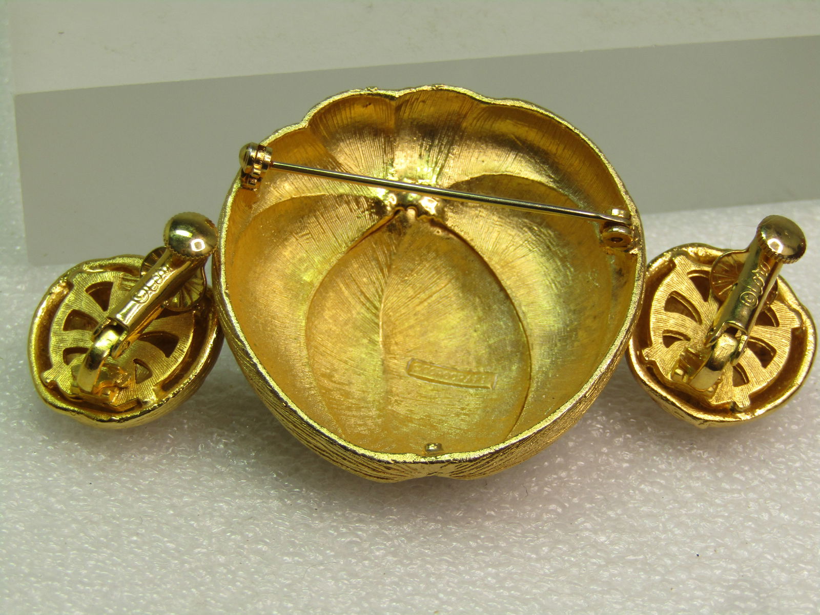 Vintage Apple & Rhinestone Brooch & Earrings, Clip, Signed Corocraft. 1955-60's - 4