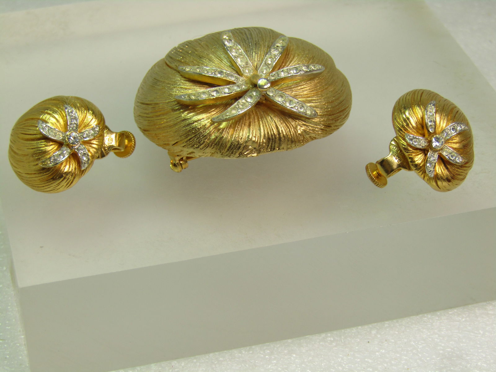 Vintage Apple & Rhinestone Brooch & Earrings, Clip, Signed Corocraft. 1955-60's - 5