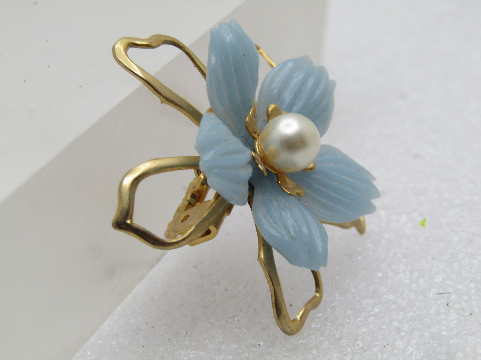Vintage Blue Floral Brooch, Blessed Mother Charm Dangle, 1960's - 3