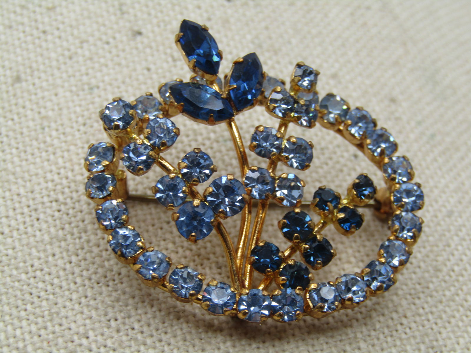 Vintage Blue Rhinestone Floral Brooch, 1960's - 4