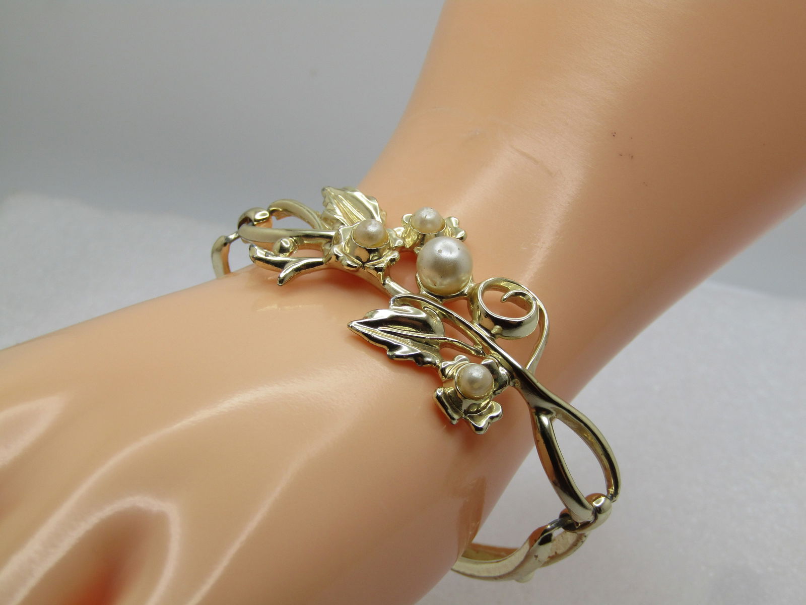 Vintage S&G Faux Pearl Bracelet, 1950's, 6.5" - 4