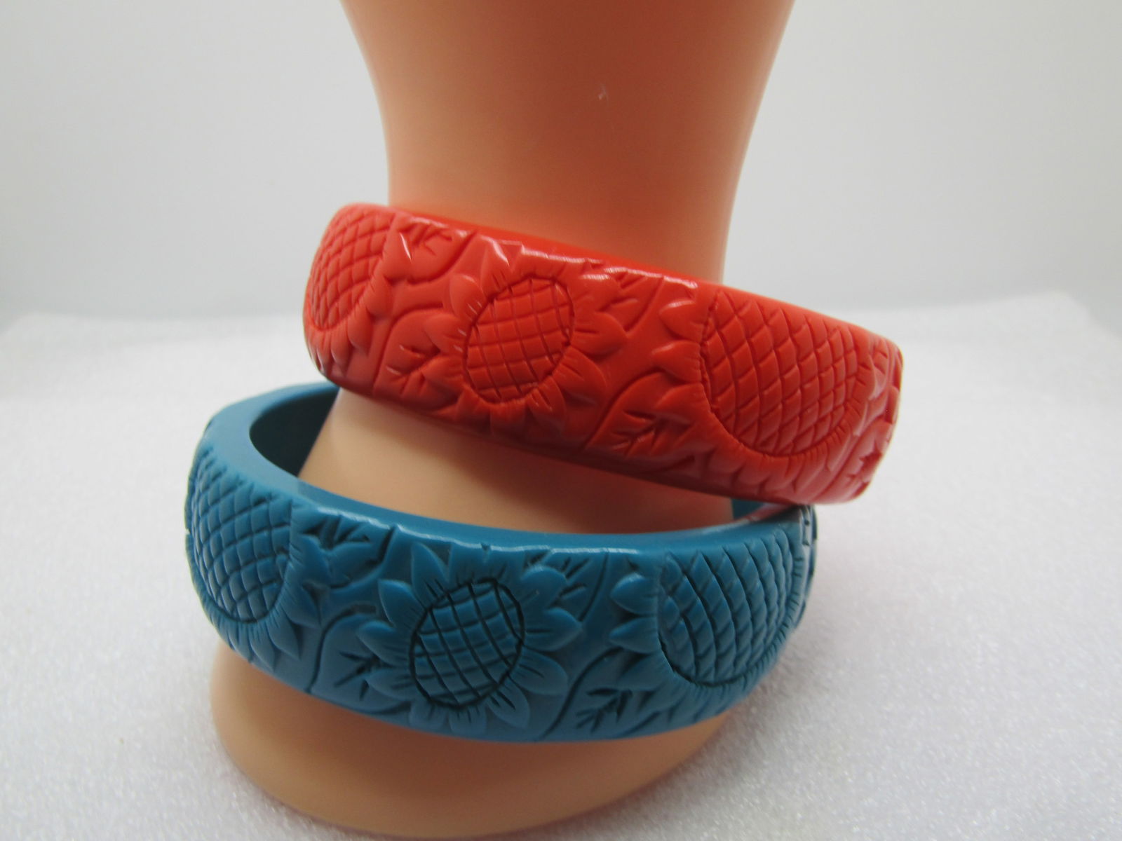 Vintage Lucite Floral Bangle Bracelets, Pair, 8.25", Turquoise Blue/Orange, 1960's-1970's: Vintage Lucite Floral Bangle Bracelets, Pair, 8.25", Turquoise Blue/Orange, 1960's-1970's. They measure 8.25" and opening is 2.75". They are appx. 1" wide. They match with each having a faux