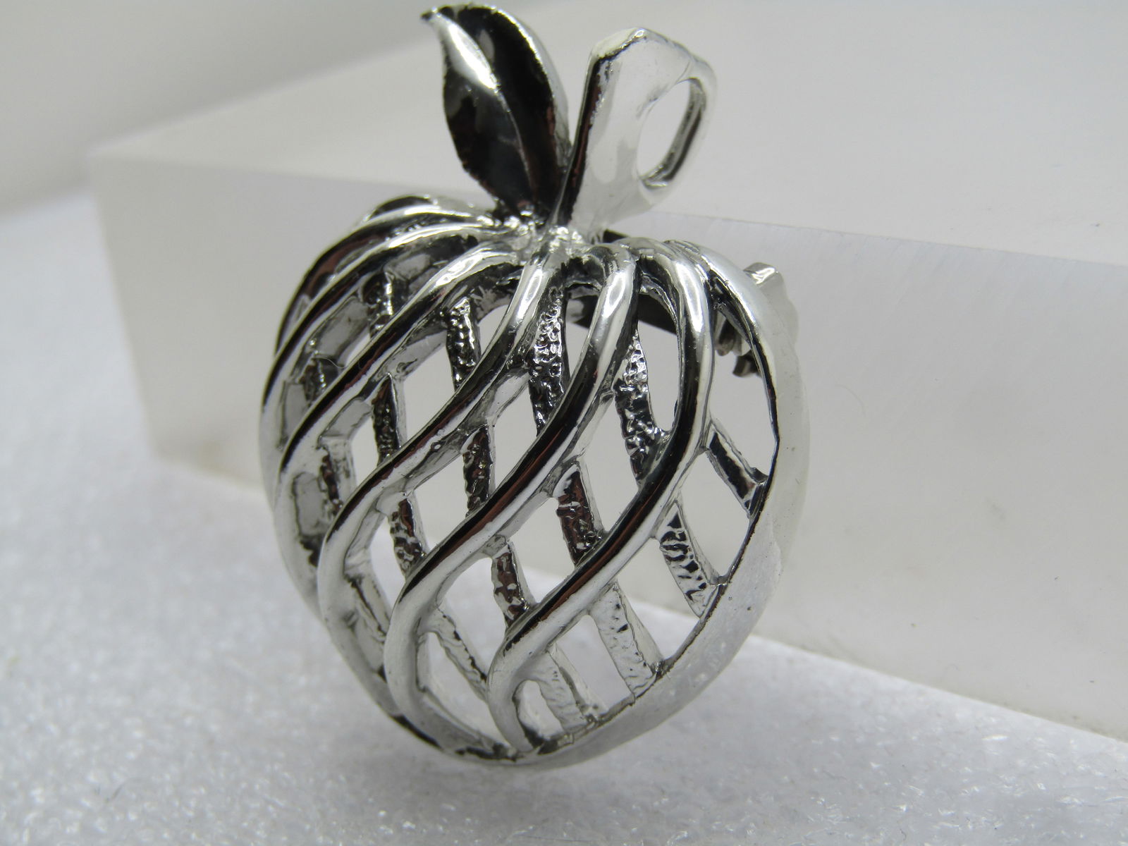 Vintage Woven Apple Brooch, 1960's, Signed Gerry's - 2