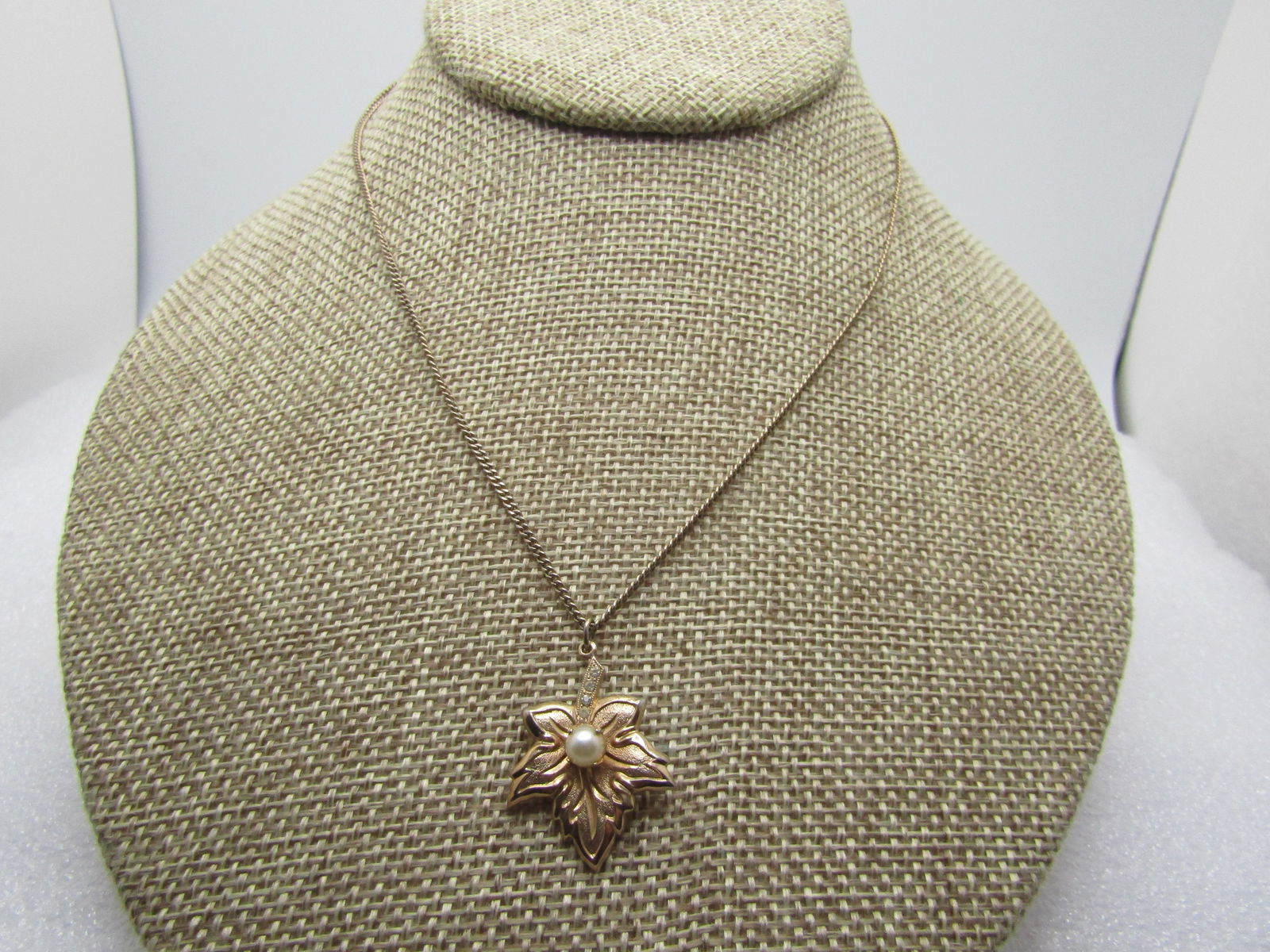 Vintage Maple Leaf, Rhinestone, Faux Pearl Necklace, 15", 1960's: Vintage Maple Leaf, Rhinestone, Faux Pearl Necklace, 15", 1960's. Gold tone textured and smooth maple leaf pendant that is appx. 1-1/8" tall and 7/8" wide. It has a single prong-set 4mm white faux