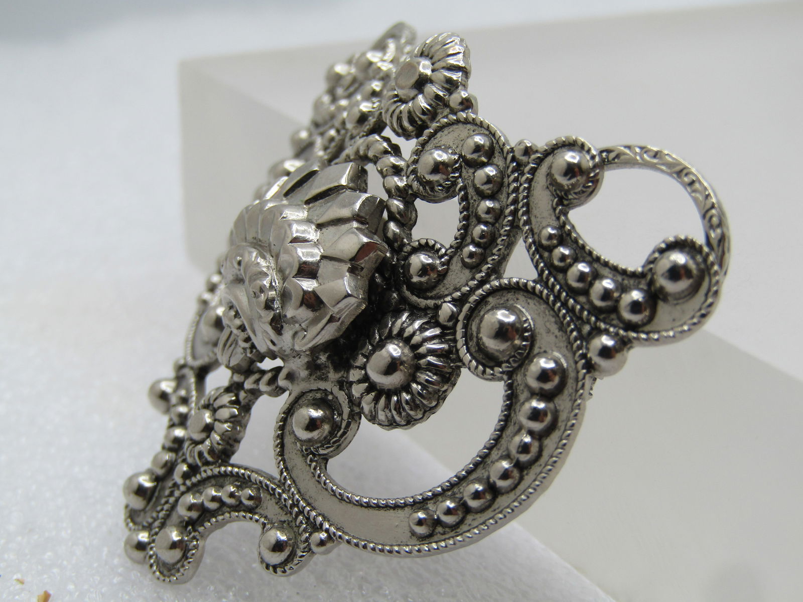 Vintage Scrolled Victorian Themed Brooch, Signed Freirich, 1960's - 3