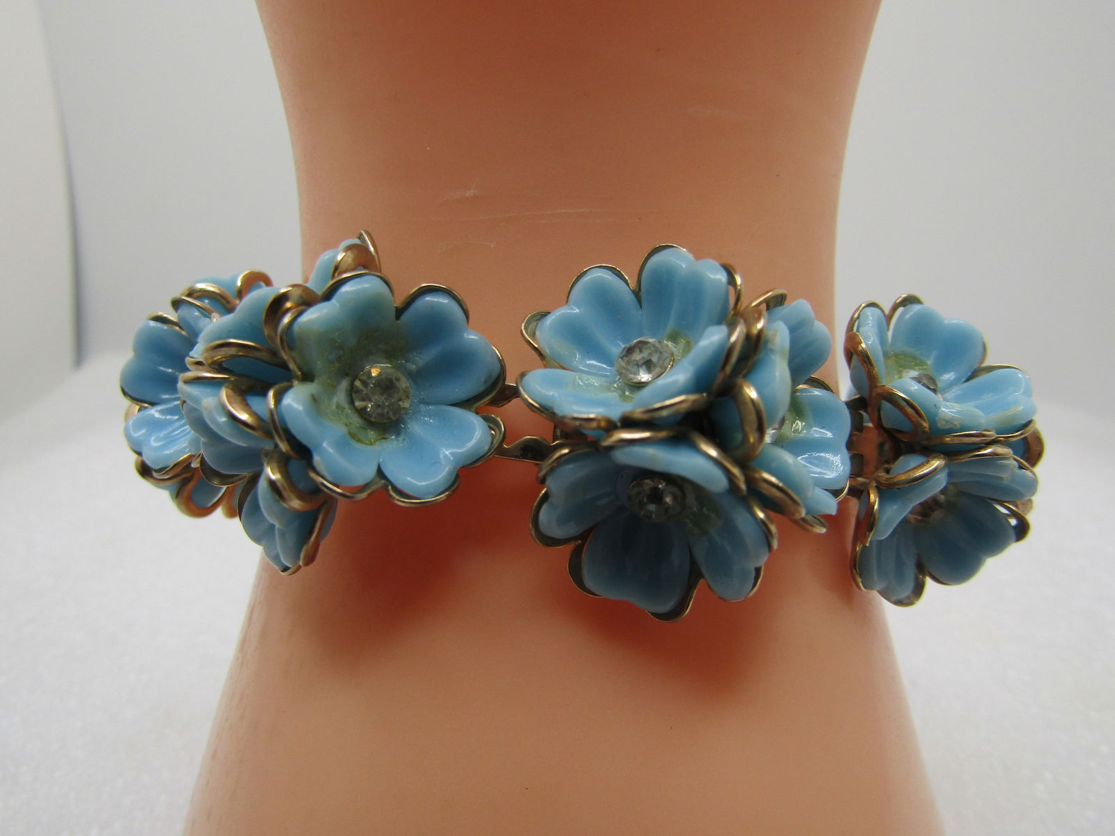 Vintage Blue Forget-Me-Not Bracelet, 7", 1950's-1960's.: Vintage Blue Forget-Me-Not Bracelet, 7", 1950's-1960's. This has seven links with three silver tone framed blue plastic/lucite formed forget-me-not blossoms with a center clear stone in each. 