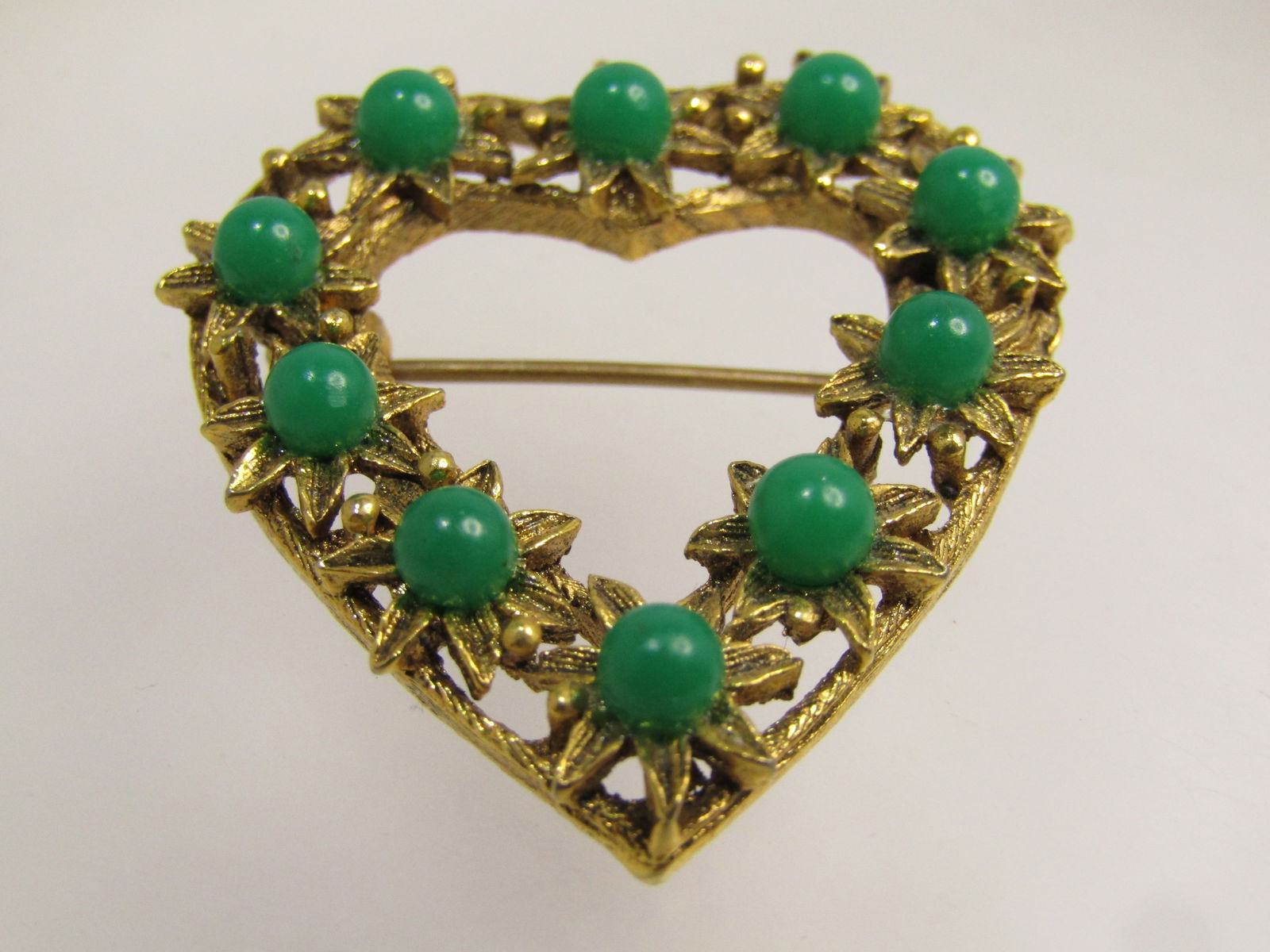 Vintage Green Beaded Heart Brooch, Floral Theme, 1960's - 5