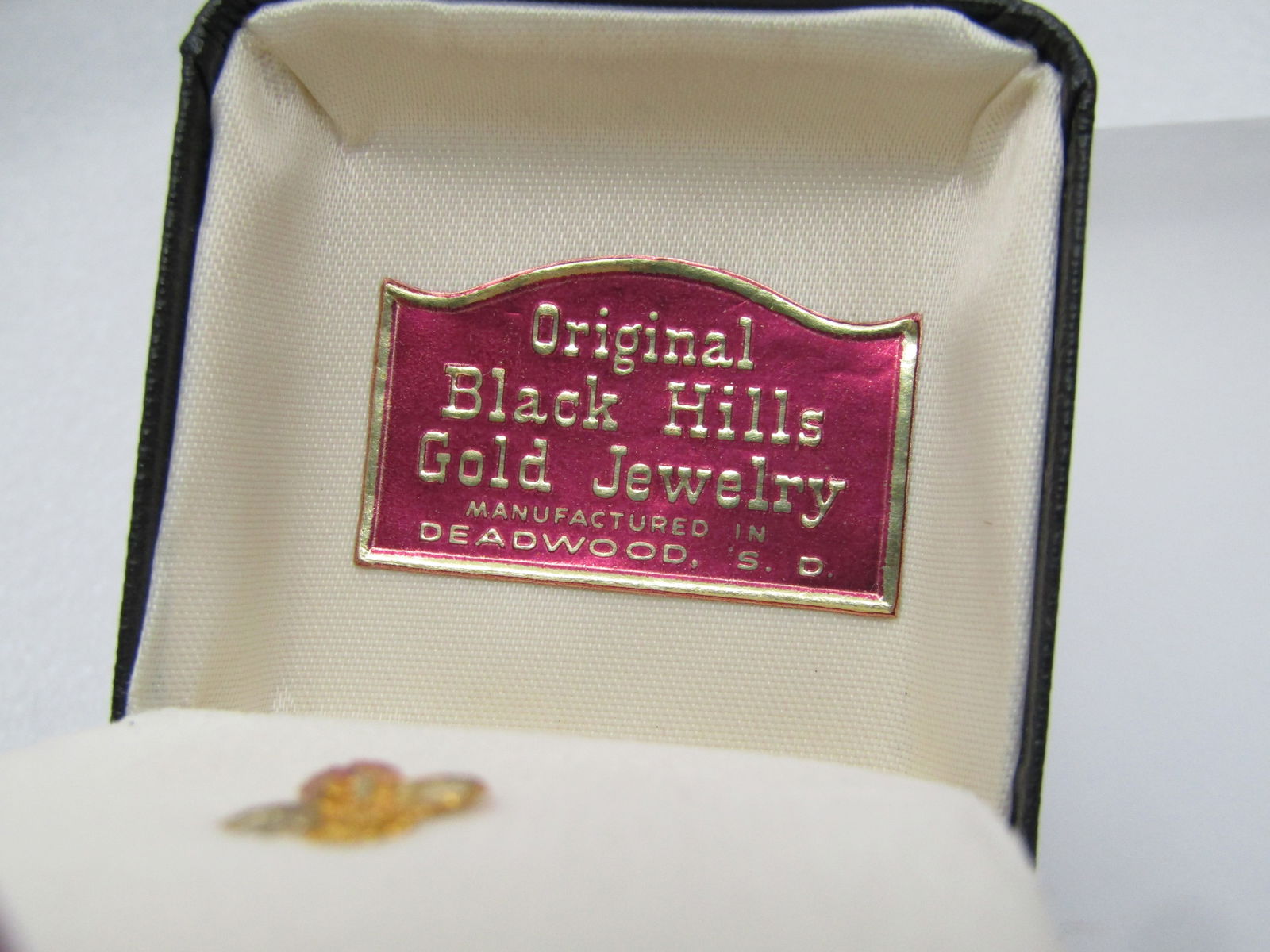 Vintage 14kt Black Hills Gold Tack Pin, Original Box, 1980's - 4