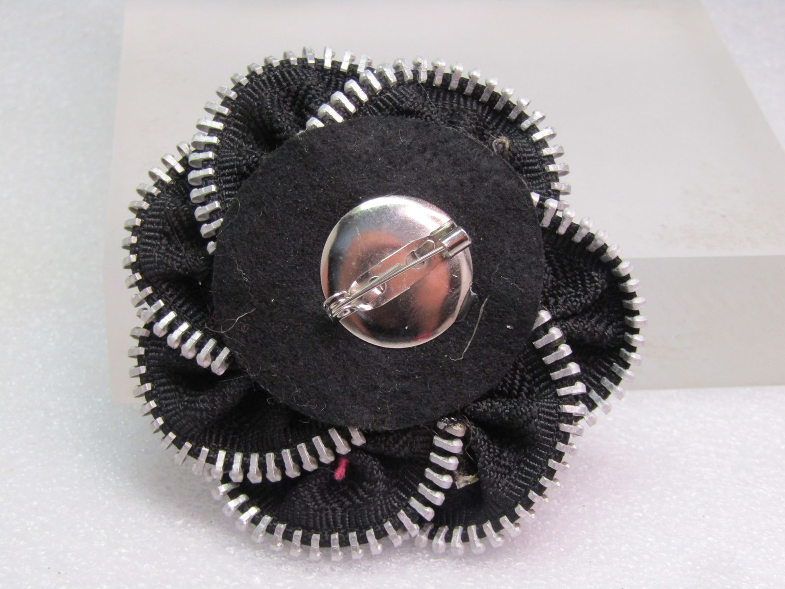 Vintage Zipper Rose Brooch, Black/Silver Tone, 1980's - 4