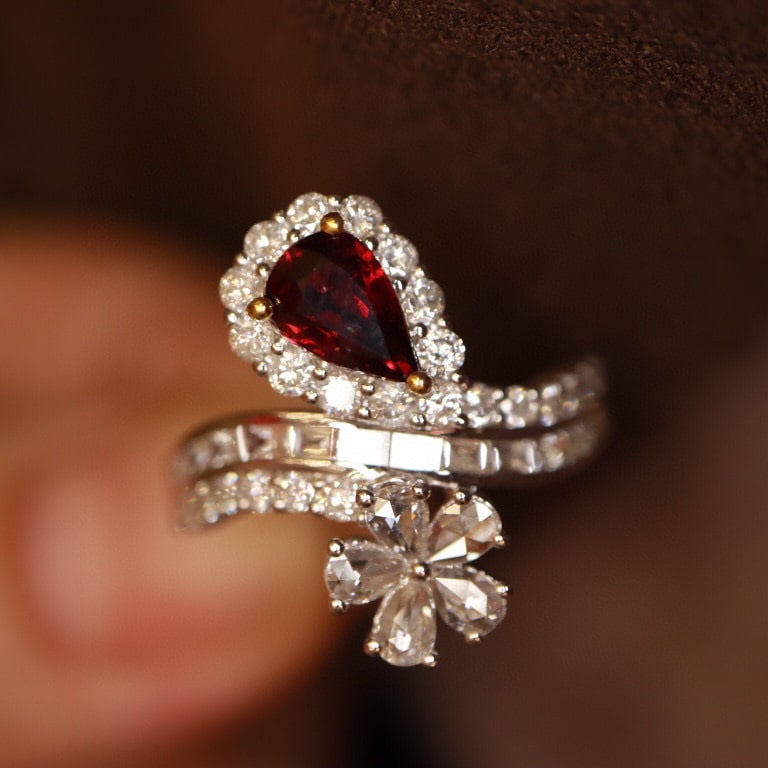 14K GOLD 1.77 CTW NATURAL RUBY & DIAMOND RING: Title:14K GOLD 1.77 CTW NATURAL RUBY & DIAMOND RINGDescription:Ref:230528506Gold Content:14K GoldRing Size:7.25USMain Gemstone:RubyNumber of stones:1Shape:PearCarat Weight:0.92ct