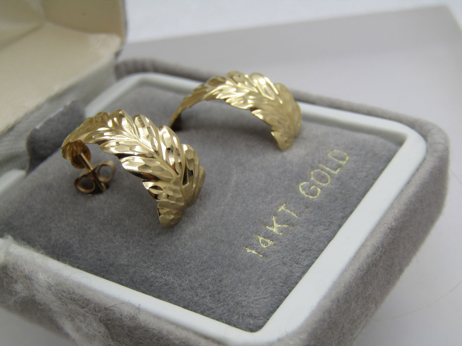 Vintage 14kt Leaf Half Hoop Earrings, Pierced, 1980's, Original Box - 6