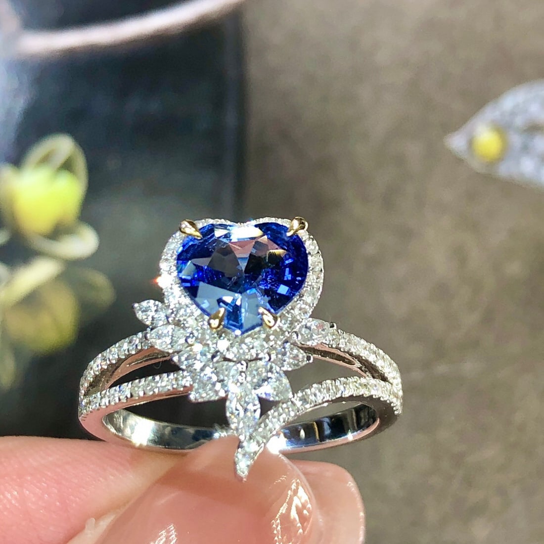 14K GOLD 2.02 CTW NATURAL SAPPHIRE & DIAMOND RING - 2