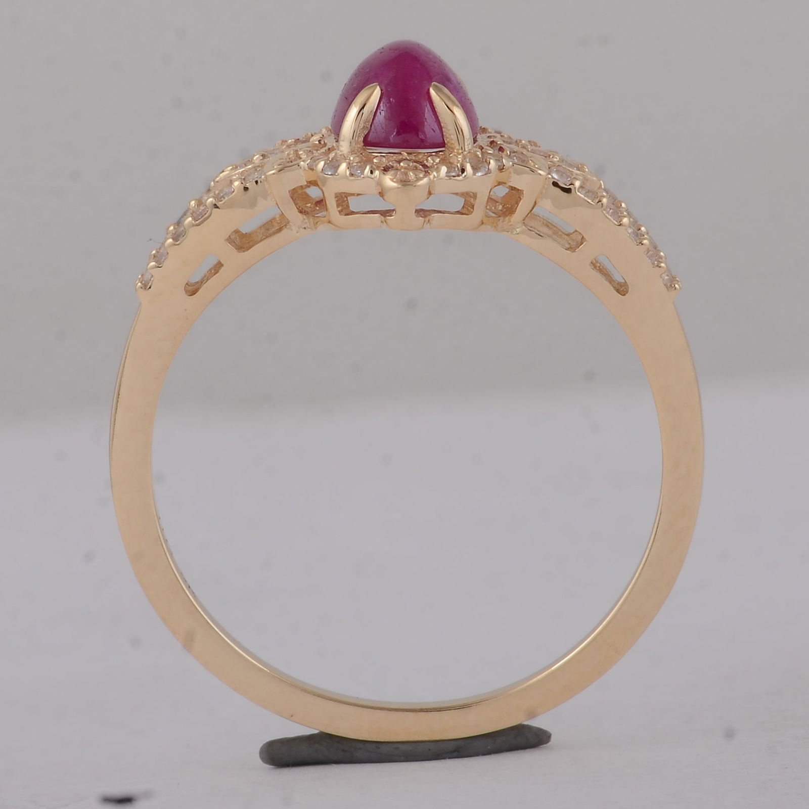1.37 Ct Oval Ruby 9K Gold Ring - 3