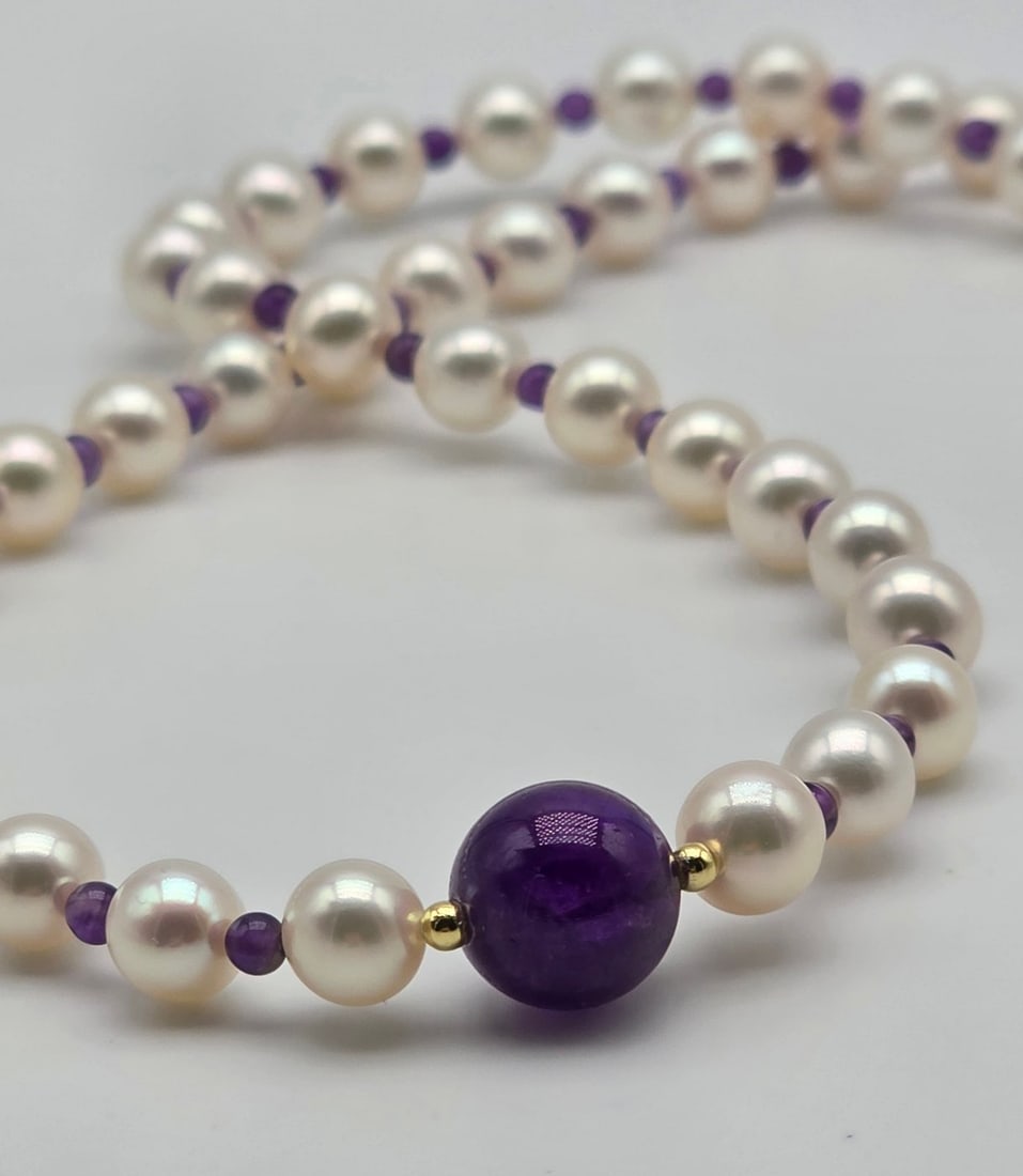 6.5 to 7 mm Akoya pearl necklace with amethyst spacers, amethyst centerpiece, beads, and 18kt (750) - 3