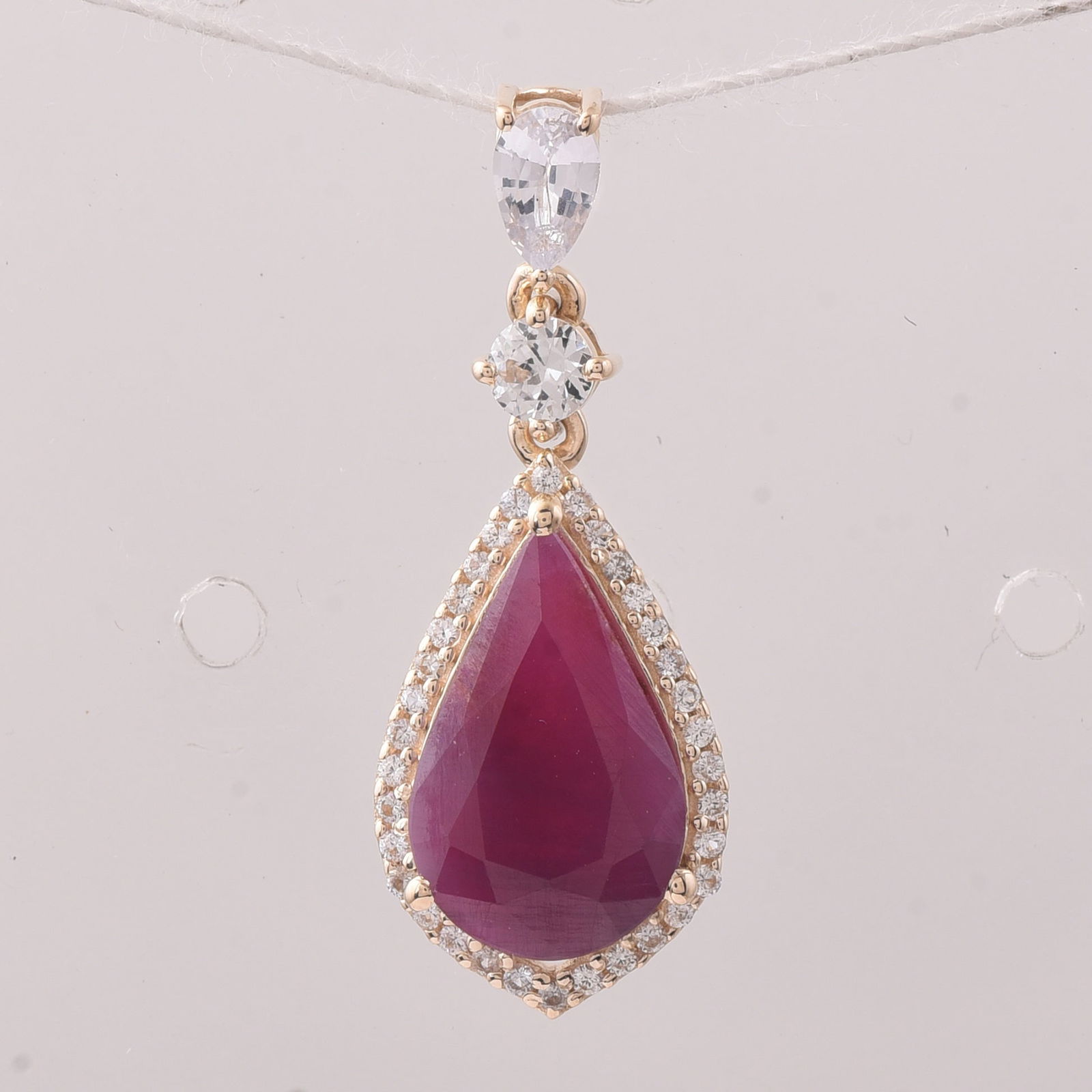 3.45 Ct Pear Ruby 9K Gold Pendant: Title:3.45 Ct Pear Ruby 9K Gold PendantDescription:3.45 Total Carat Ruby 9K Gold Pendant Specifications - Total Weight 1.604 g - Center Gemstone Ruby - Gemstone Carat Weight 2.96 Carats - Gemstone