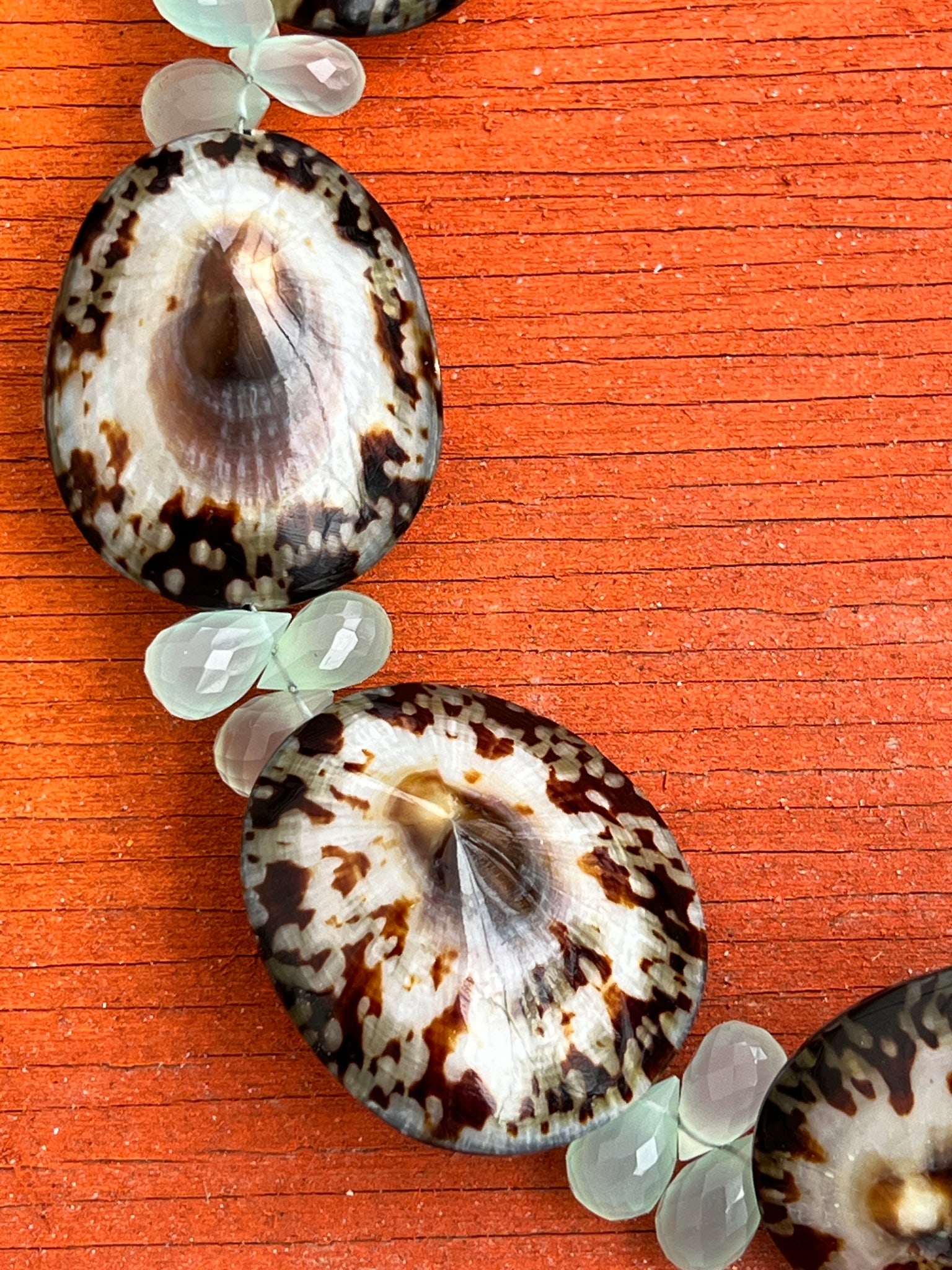 Limpet Shell and Green Amethyst Necklace - 2