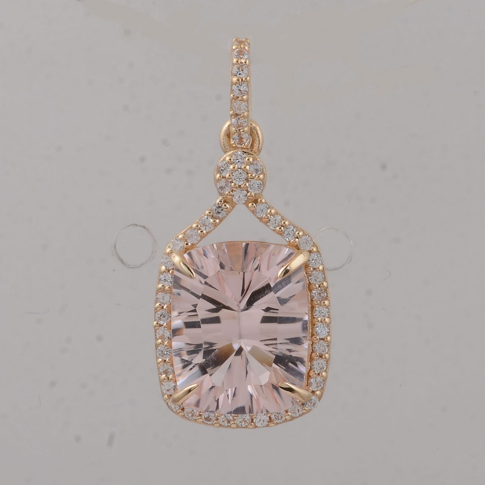 3.16 Ct Cushion Morganite 9K Gold Pendant: Title:3.16 Ct Cushion Morganite 9K Gold PendantDescription:3.16 Total Carat Morganite 9K Gold Pendant Specifications - Total Weight 1.66 g - Center Gemstone Morganite - Gemstone Carat Weight 2.95