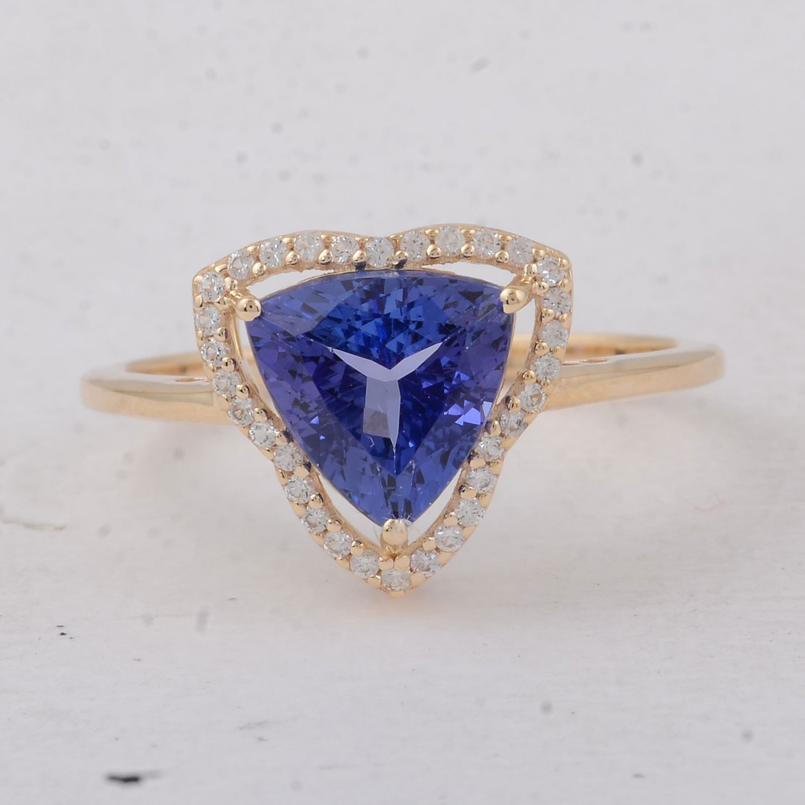 2.00 Ct Trillion Tanzanite 9K Gold Ring: Title:2.00 Ct Trillion Tanzanite 9K Gold RingDescription:2.00 Total Carat Tanzanite 9K Gold Ring Specifications - Total Weight 2.19 g - Center Gemstone Tanzanite - Gemstone Carat Weight 1.84 Carats -