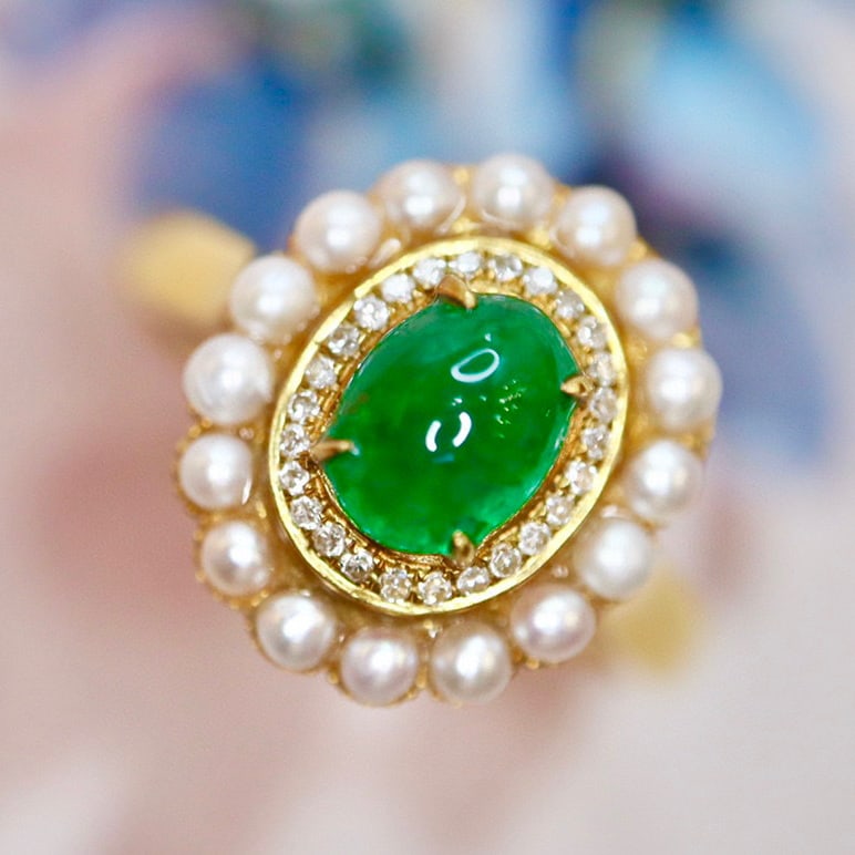 14K GOLD 1.10 CTW VIVID GREEN NATURAL EMERALD & DIAMOND RING: Title:14K GOLD 1.10 CTW VIVID GREEN NATURAL EMERALD & DIAMOND RINGDescription:Ref:230528496Gold Content:14K GoldRing Size:7.25USMain Gemstone:EmeraldNumber of stones:1Shape:OvalCarat Weight:1.0ct