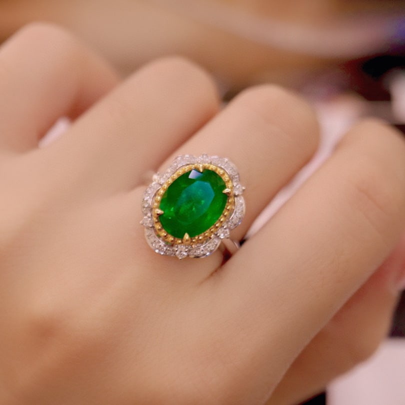 14K GOLD 3.51 CTW VIVID GREEN NATURAL EMERALD & DIAMOND RING - 9