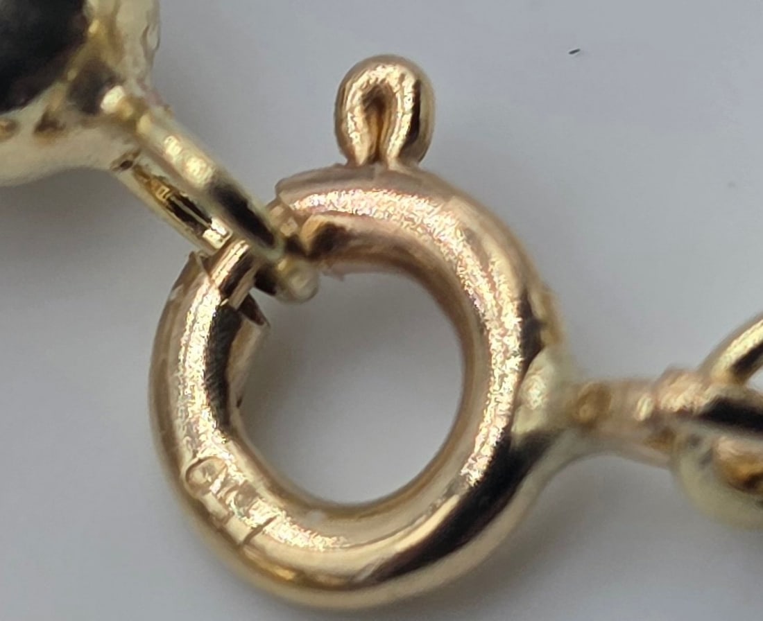 Coral fringe necklace, a timeless classic of high-quality Italian jewelry. The piece is composed of - 2