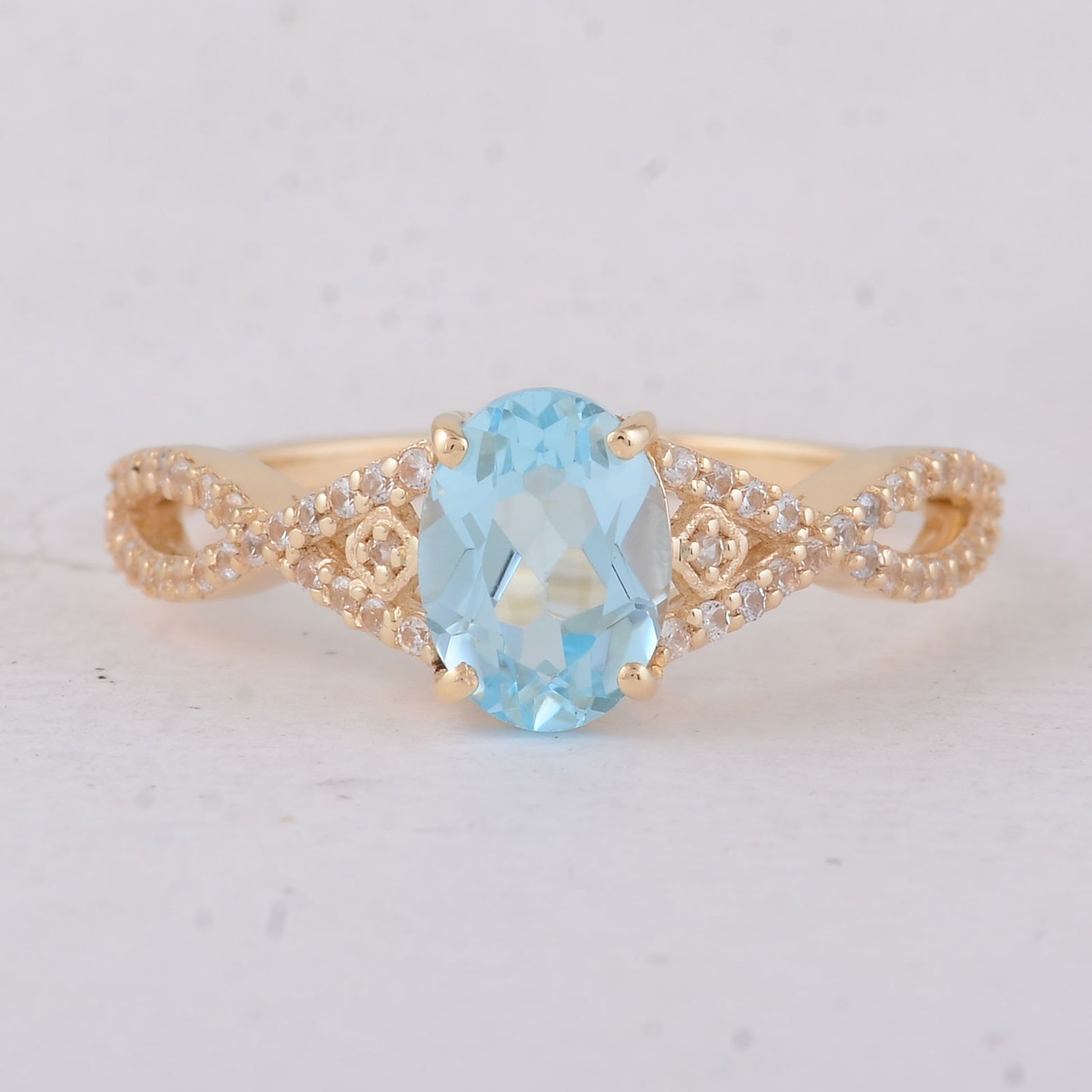 1.60 Ct Oval Blue Topaz 9K Gold Ring: Title:1.60 Ct Oval Blue Topaz 9K Gold RingDescription:1.60 Total Carat Blue Topaz 9K Gold Ring Specifications - Total Weight 1.97 g - Center Gemstone Blue Topaz - Gemstone Carat Weight 1.34 Carats -