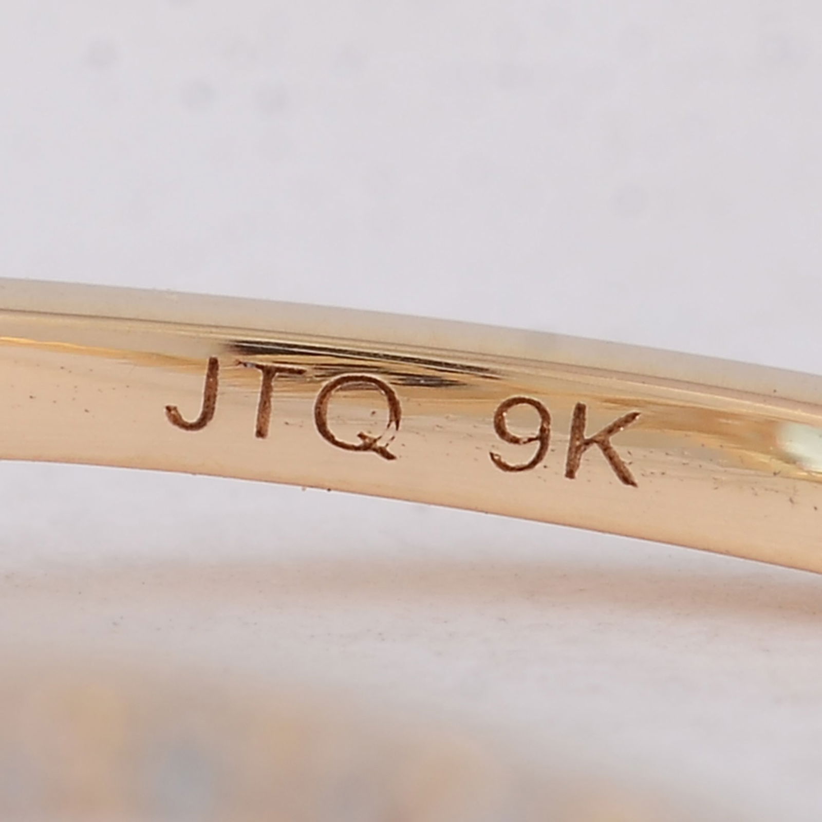 1.60 Ct Oval Blue Topaz 9K Gold Ring - 5