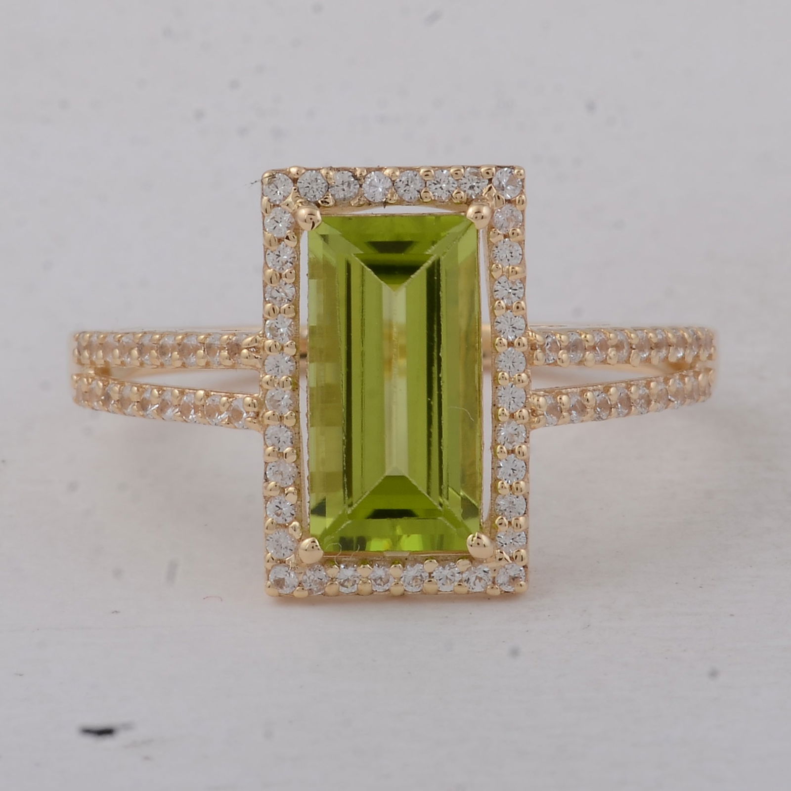 1.81 Ct Baguette Peridot 9K Gold Ring: Title:1.81 Ct Baguette Peridot 9K Gold RingDescription:1.81 Total Carat Peridot 9K Gold Ring Specifications - Total Weight 2.14 g - Center Gemstone Peridot - Gemstone Carat Weight 1.49 Carats -
