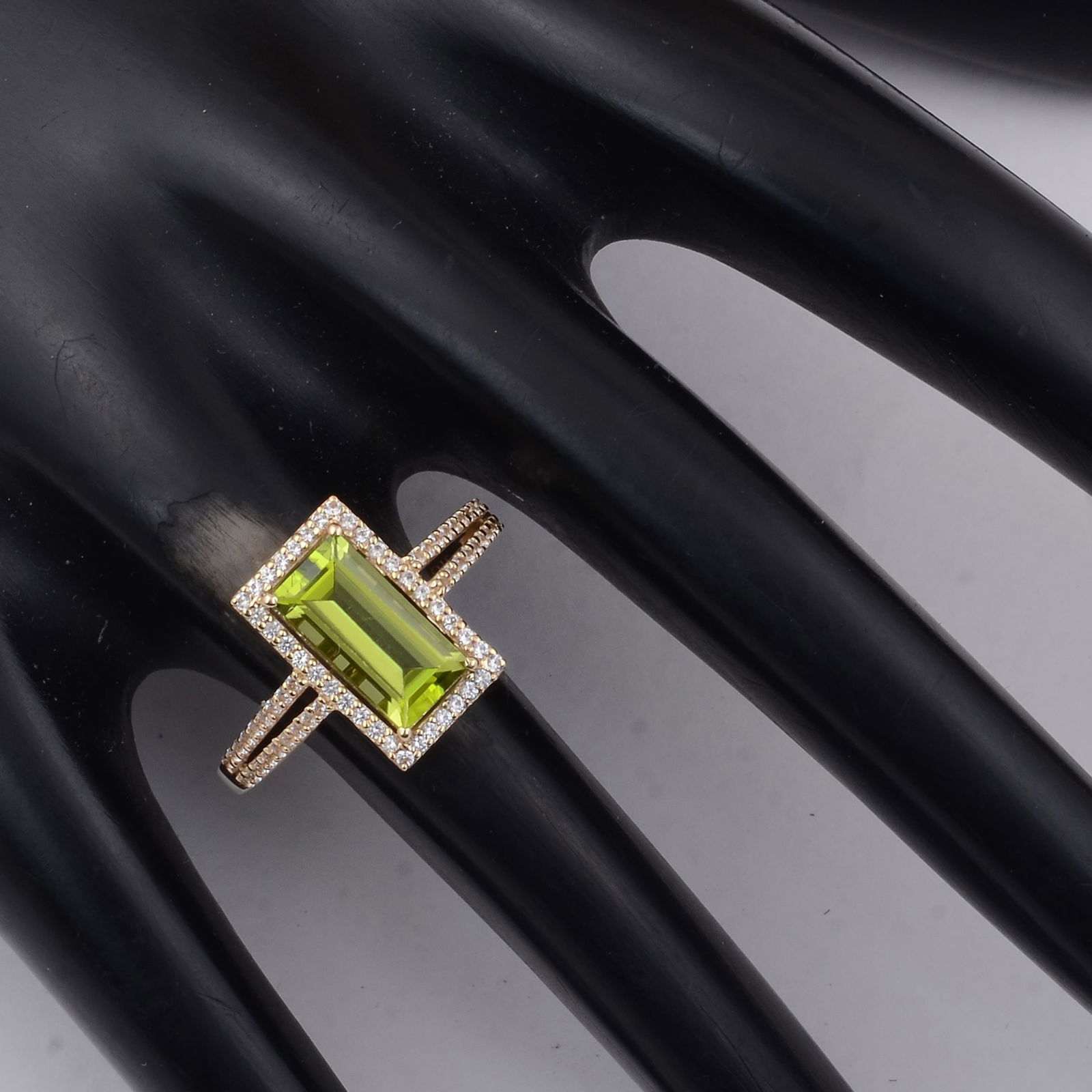 1.81 Ct Baguette Peridot 9K Gold Ring - 2
