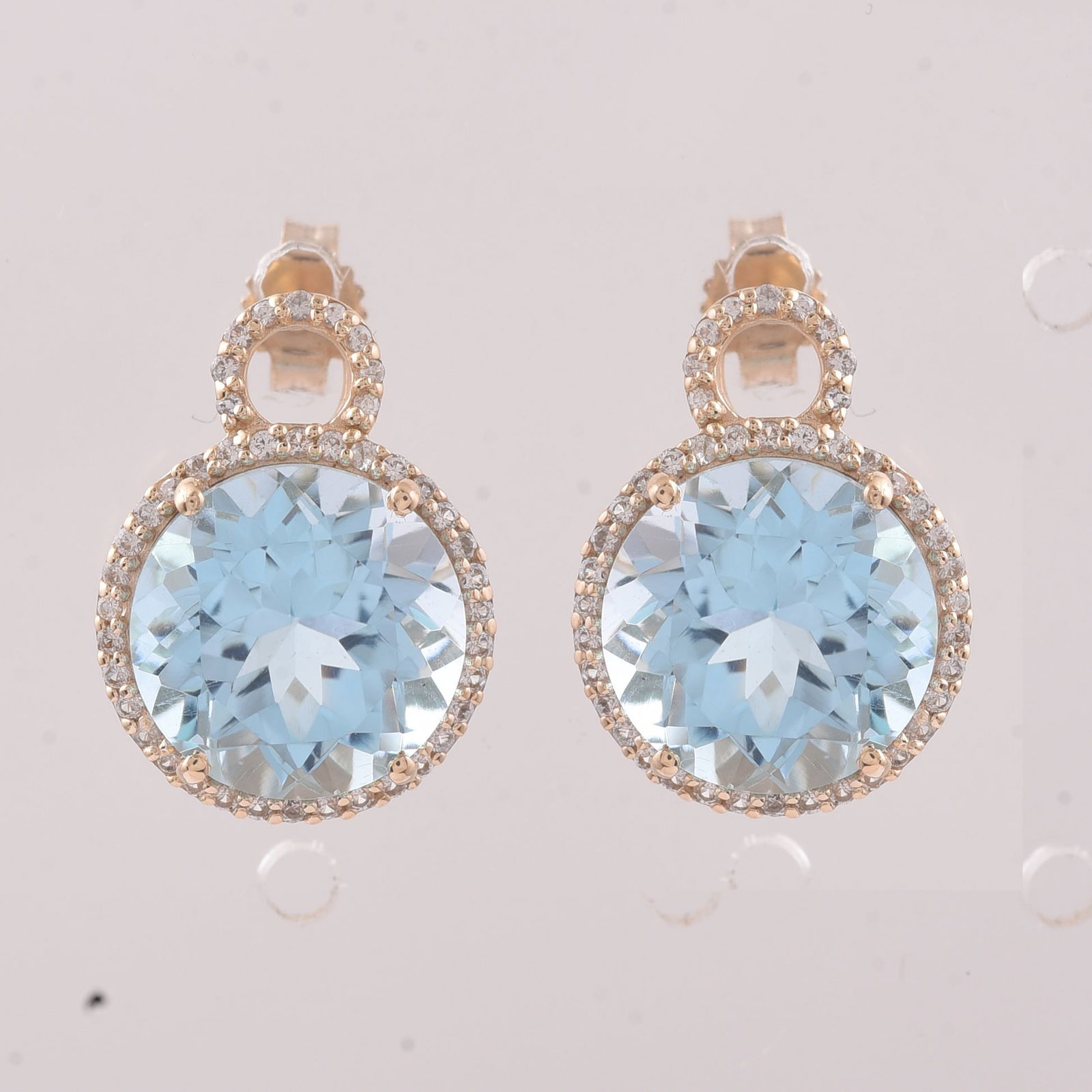 9.77 Ct Round Blue Topaz 9K Gold Earrings: Title:9.77 Ct Round Blue Topaz 9K Gold EarringsDescription:9.77 Total Carat Blue Topaz 9K Gold Earrings Specifications - Total Weight 3.875 g - Center Gemstone Blue Topaz - Gemstone Carat Weight 9.41