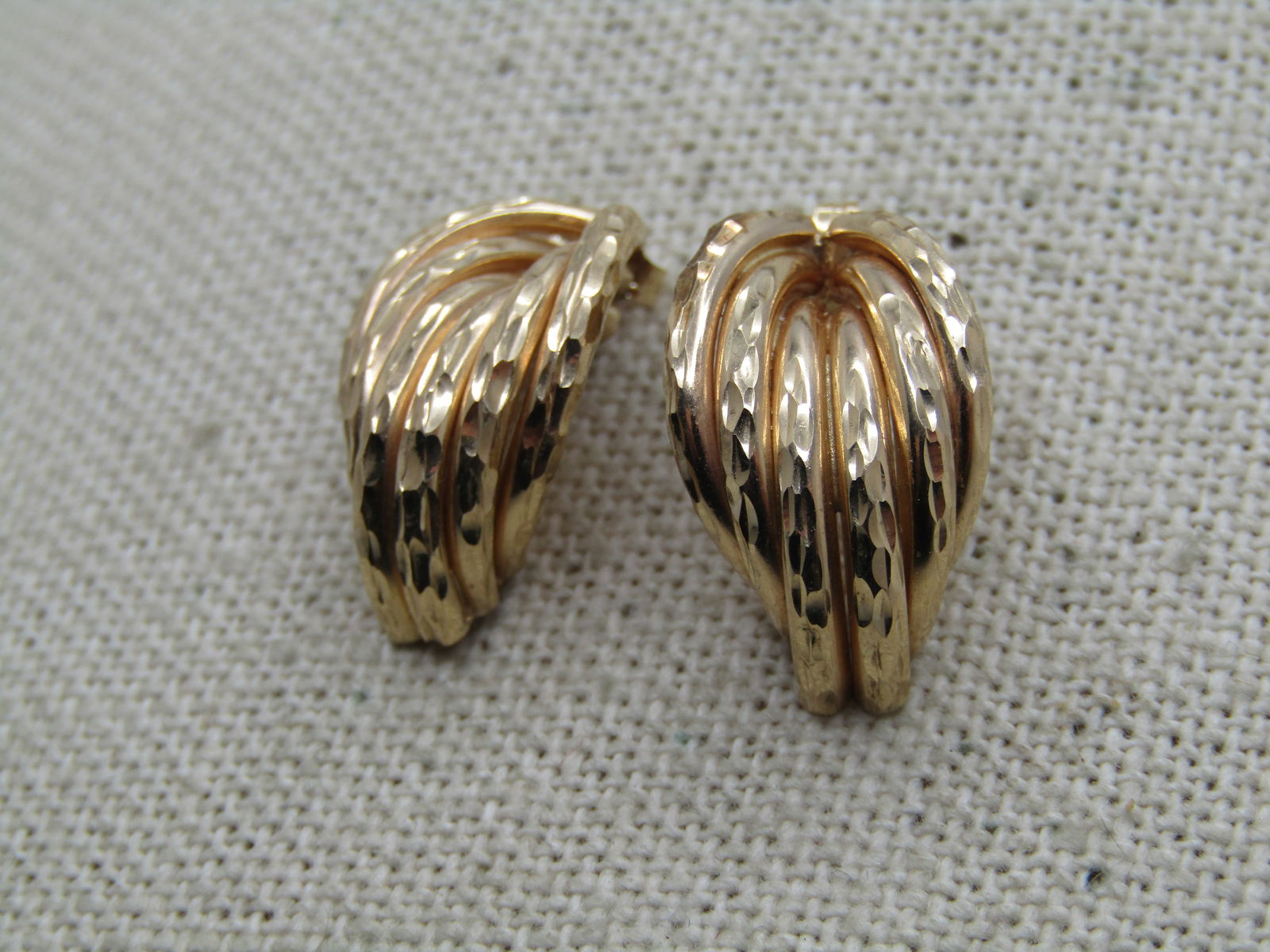 Vintage 14kt Diamond Cut Pierced Earrings,Stacked Macaroni, 1980's-1990's - 3
