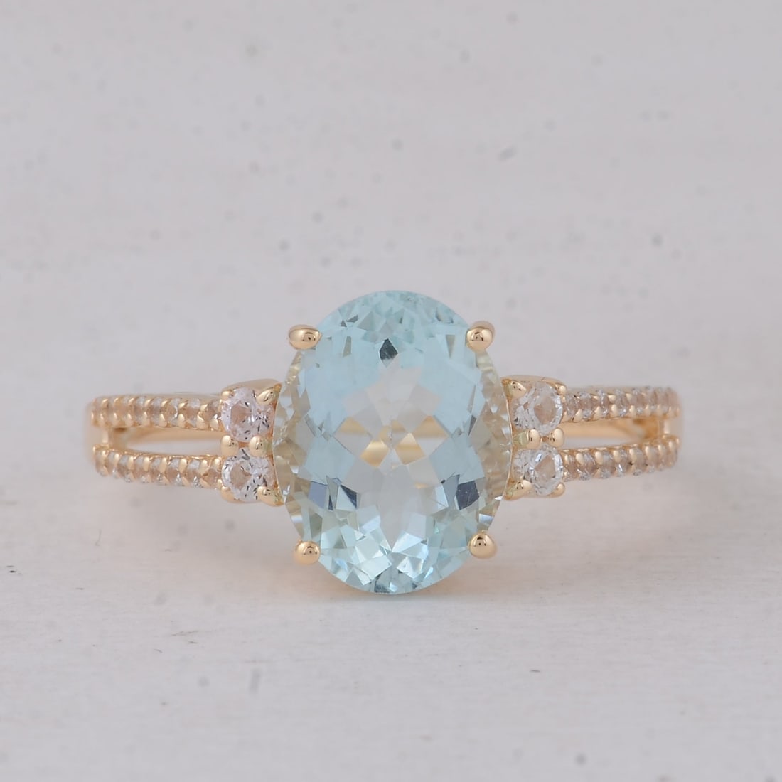2.38 Ct Oval Aquamarine 9K Gold Ring: Title:2.38 Ct Oval Aquamarine 9K Gold Ring Description:2.38 Total Carat Aquamarine 9K Gold Ring Specifications - Total Weight 2.373 g - Center Gemstone Aquamarine - Gemstone Carat Weight 2.09 Carats -