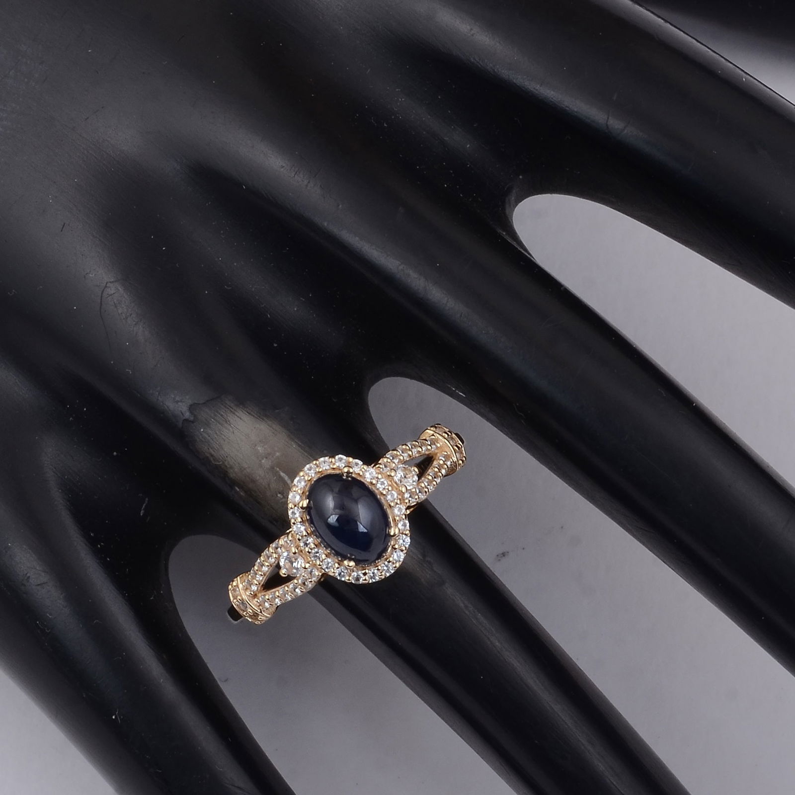 1.81 Ct Oval Sapphire 9K Gold Ring - 2