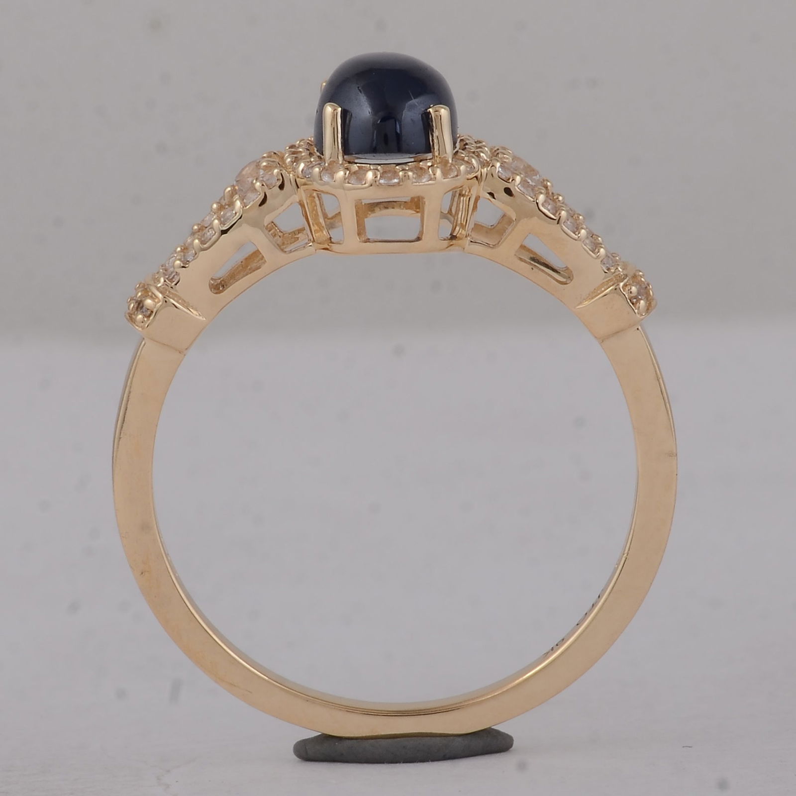 1.81 Ct Oval Sapphire 9K Gold Ring - 4