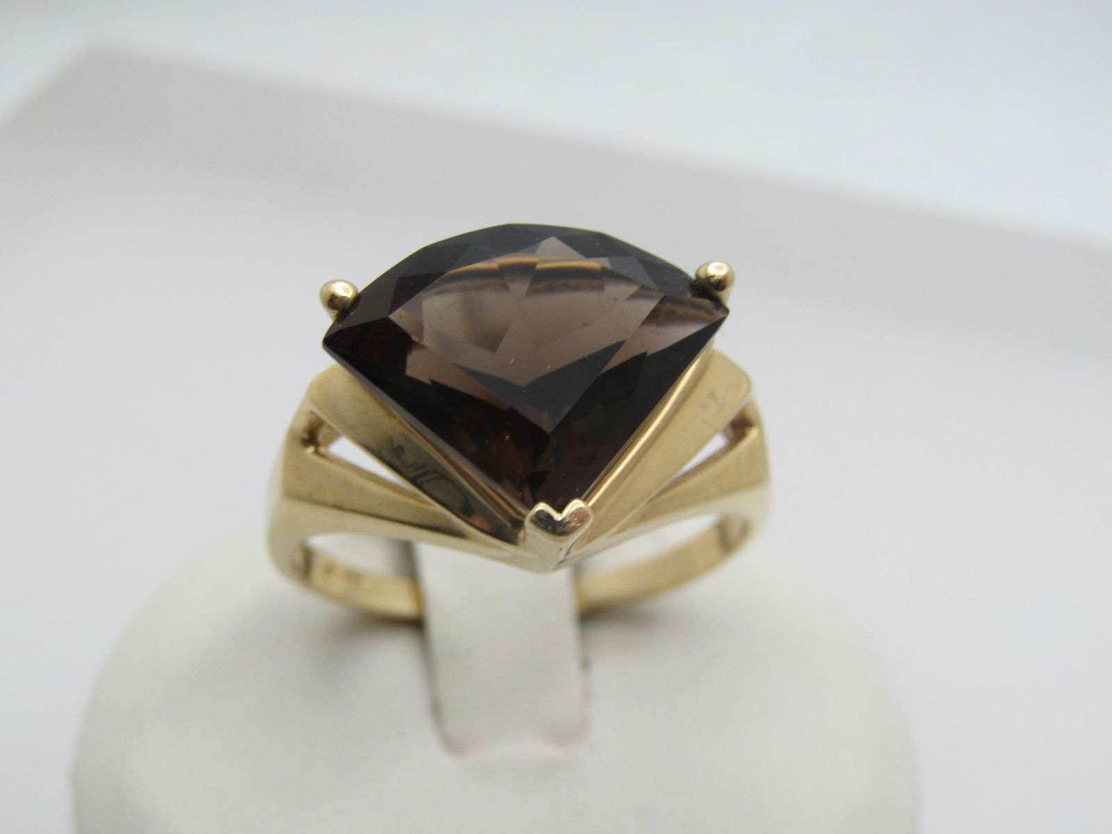 Vintage 14kt Smoky Topaz Ring, Sz. 11.5, 1980's-1990's, Signed UP: Title:Vintage 14kt Smoky Topaz Ring, Sz. 11.5, 1980's-1990's, Signed UPDescription:Vintage 14kt Smoky Topaz Ring, Sz. 11.5, 1980's-1990's or earlier, Signed UP. It has an opened tiered angled