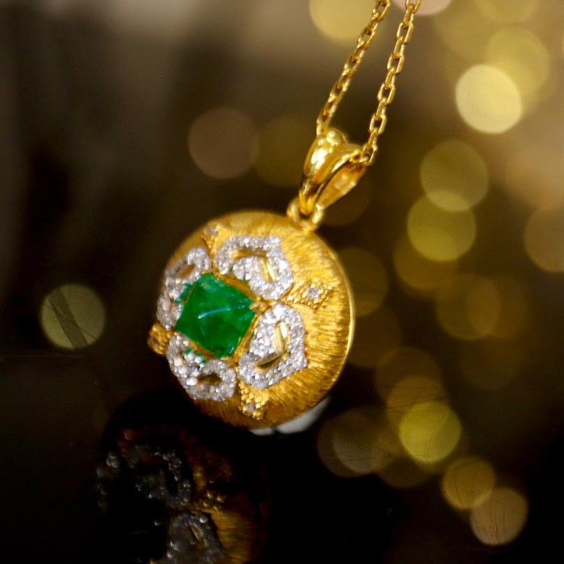 14K GOLD 1.28 CTW VIVID GREEN NATURAL EMERALD & DIAMOND PENDANT - 9