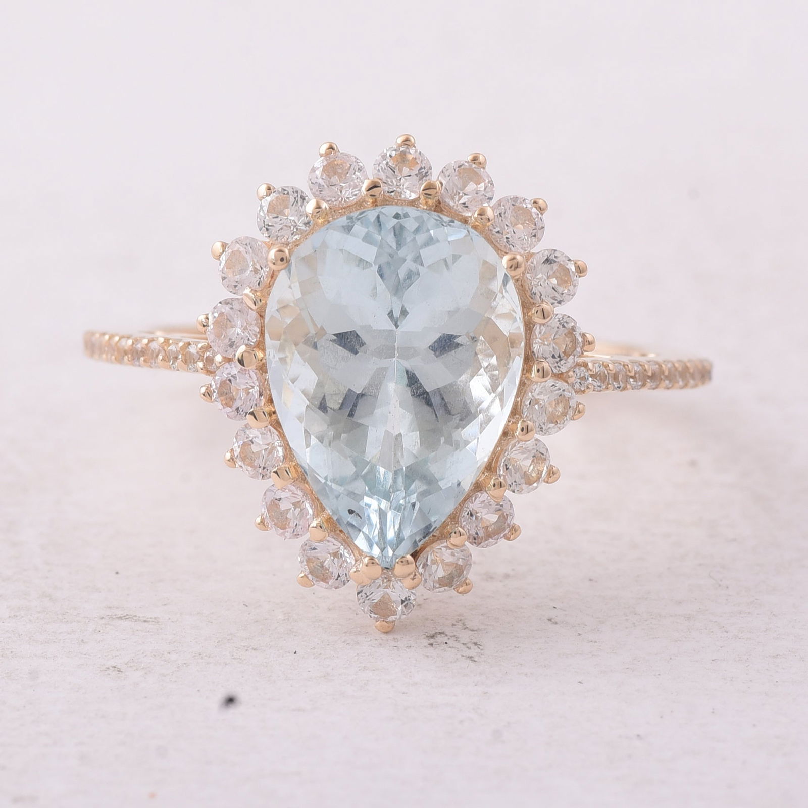 4.00 Ct Pear Aquamarine 9K Gold Ring: Title:4.00 Ct Pear Aquamarine 9K Gold RingDescription:4.00 Total Carat Aquamarine 9K Gold Ring Specifications - Total Weight 2.816 g - Center Gemstone Aquamarine - Gemstone Carat Weight 3.12 Carats -