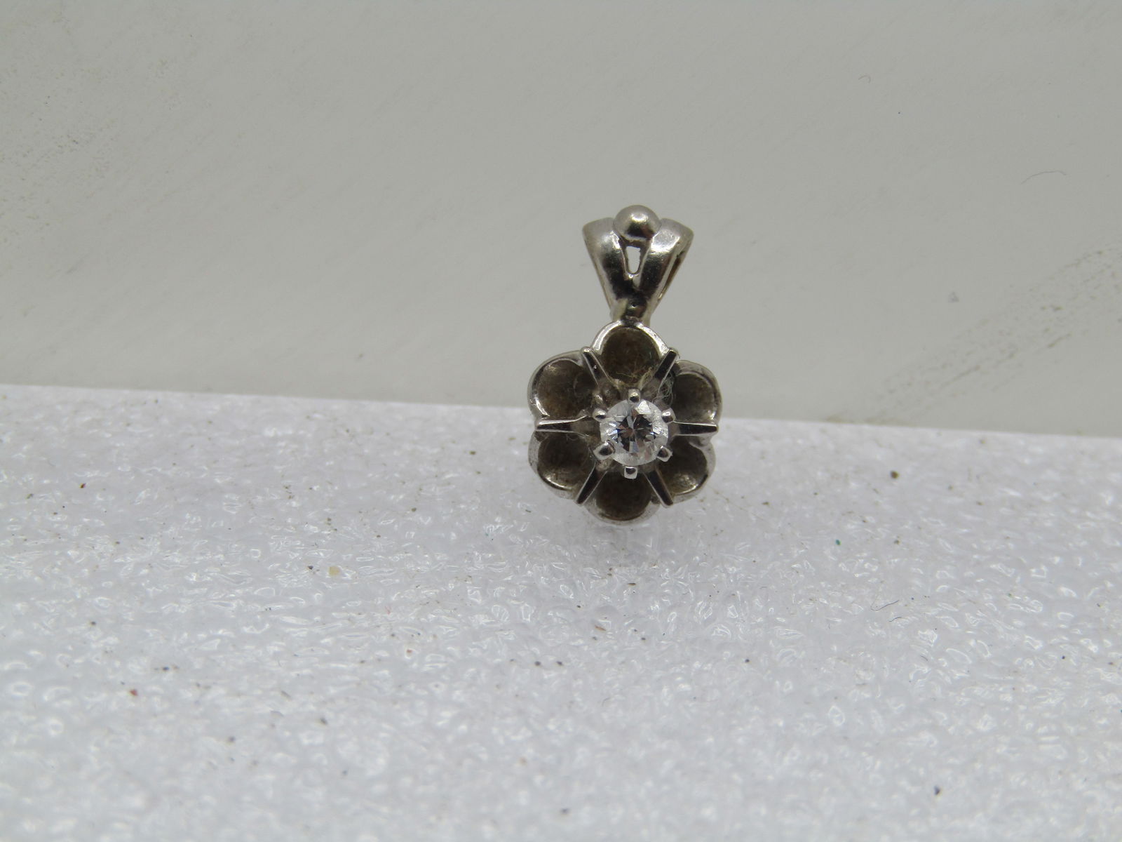 Vintage 14kt Diamond Blossom Pendant, .10 CTW, 1970's: Title:Vintage 14kt Diamond Blossom Pendant, .10 CTW, 1970'sDescription:intage 14kt Diamond Blossom Pendant, .10 CTW, 1970's. This has a decorative bail with a blossom style design and a rised center