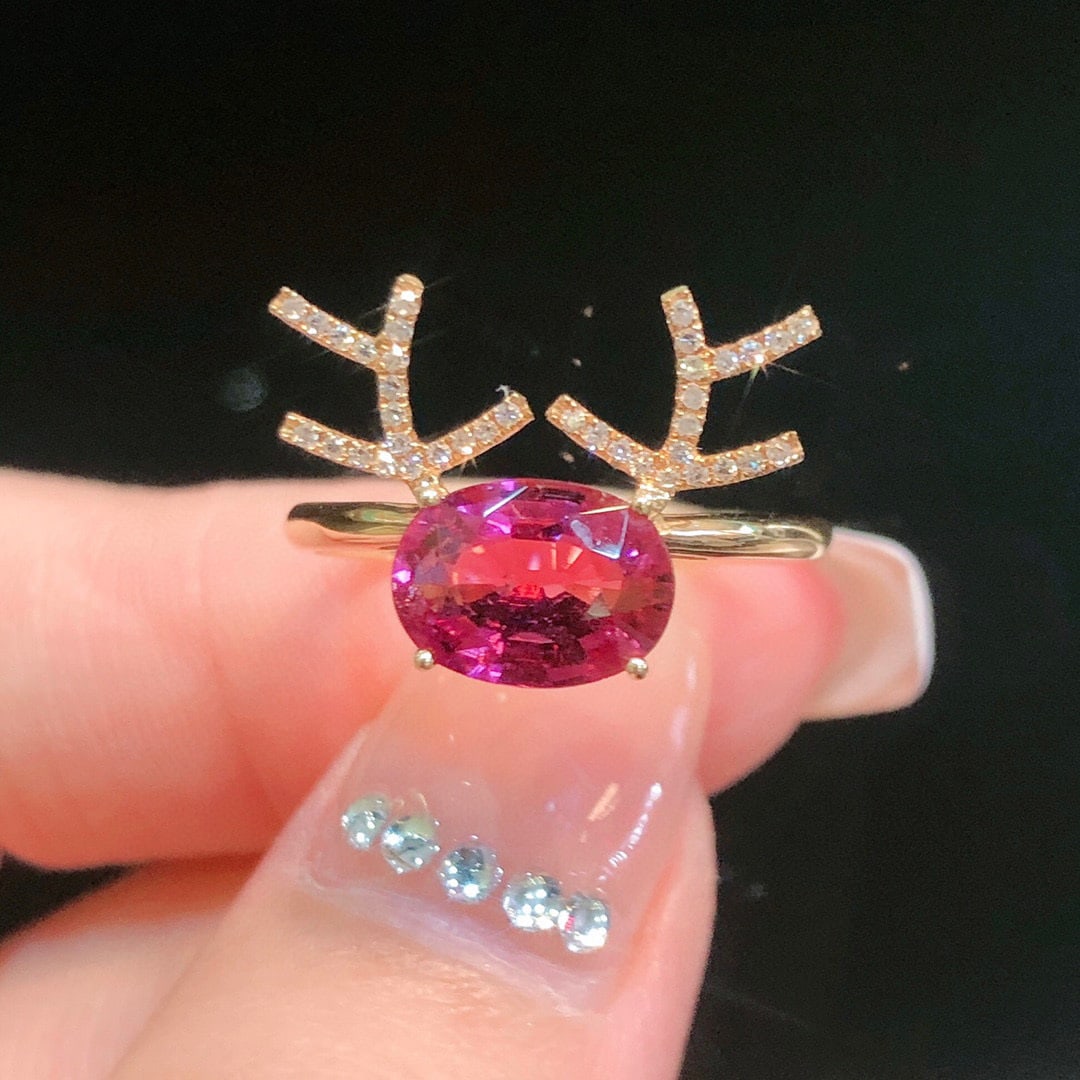 14K GOLD 1.38 CTW NATURAL TOURMALINE & DIAMOND RING: Title:14K GOLD 1.38 CTW NATURAL TOURMALINE & DIAMOND RINGDescription:Ref:230528447Gold Content:14K GoldRing Size:7.25USMain Gemstone:TourmalineNumber of stones:1Shape:OvalCarat Weight:1.3ct