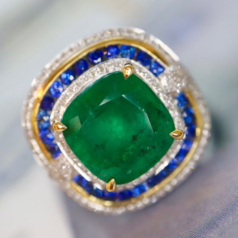 14K GOLD 5.27 CTW VIVID GREEN NATURAL EMERALD & DIAMOND RING - 2