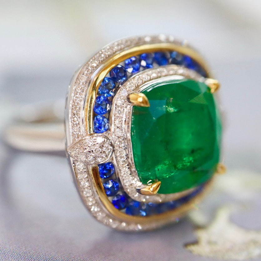 14K GOLD 5.27 CTW VIVID GREEN NATURAL EMERALD & DIAMOND RING - 5