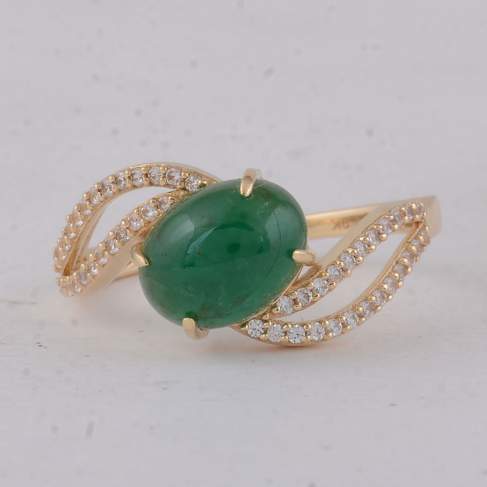 2.32 Ct Oval Emerald 9K Gold Ring: Title:2.32 Ct Oval Emerald 9K Gold Ring Description:2.32 Total Carat Emerald 9K Gold Ring Specifications - Total Weight 2.22 g - Center Gemstone Emerald - Gemstone Carat Weight 2.12 Carats - Gemstone