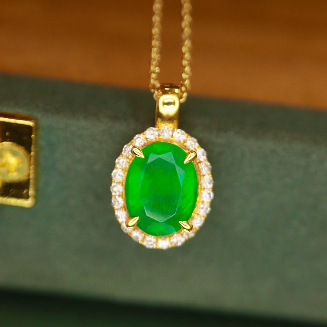 14K GOLD 1.73 CTW VIVID GREEN NATURAL EMERALD & DIAMOND PENDANT - 4